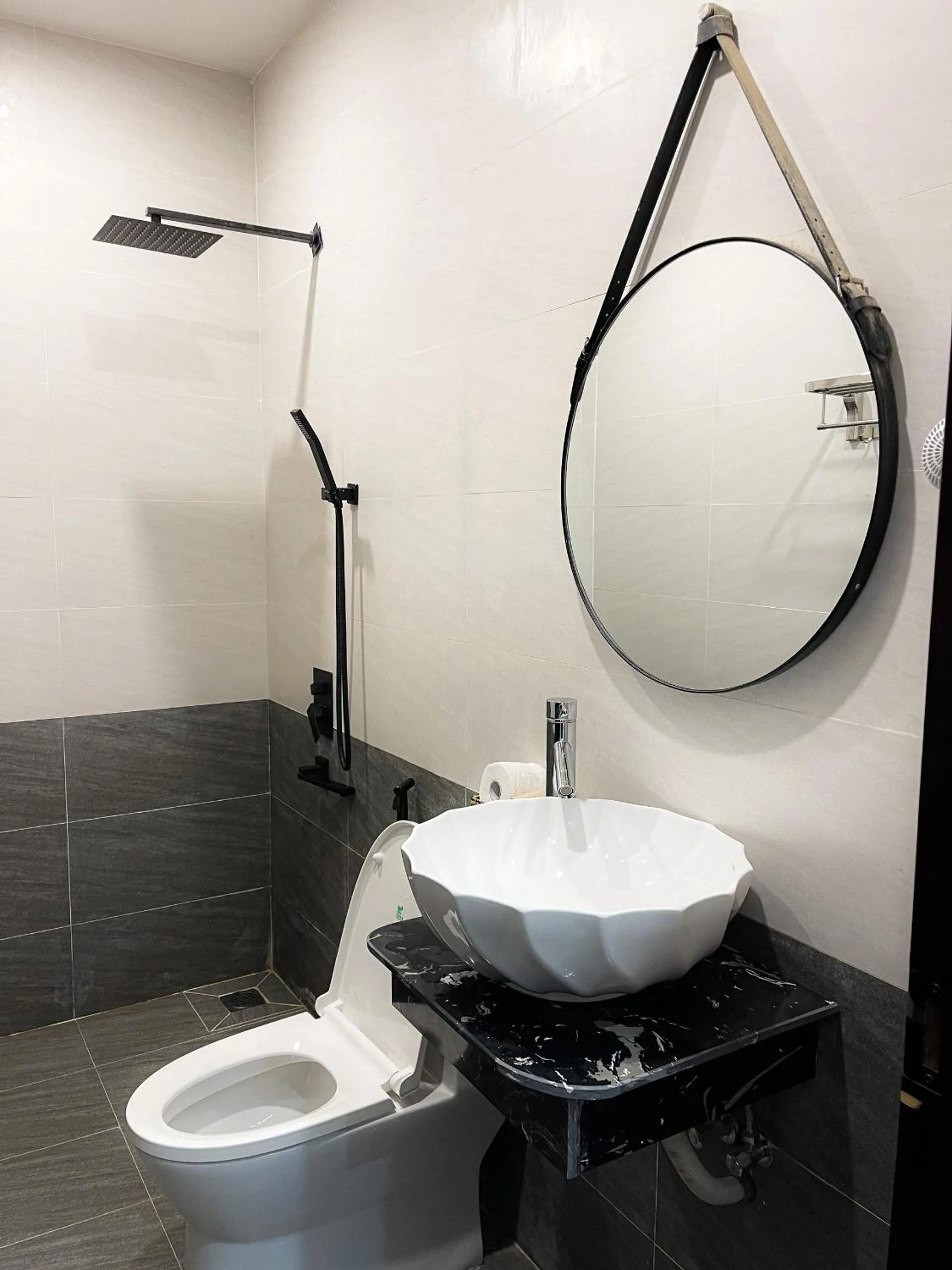 Shower in Huong Mai Hotel