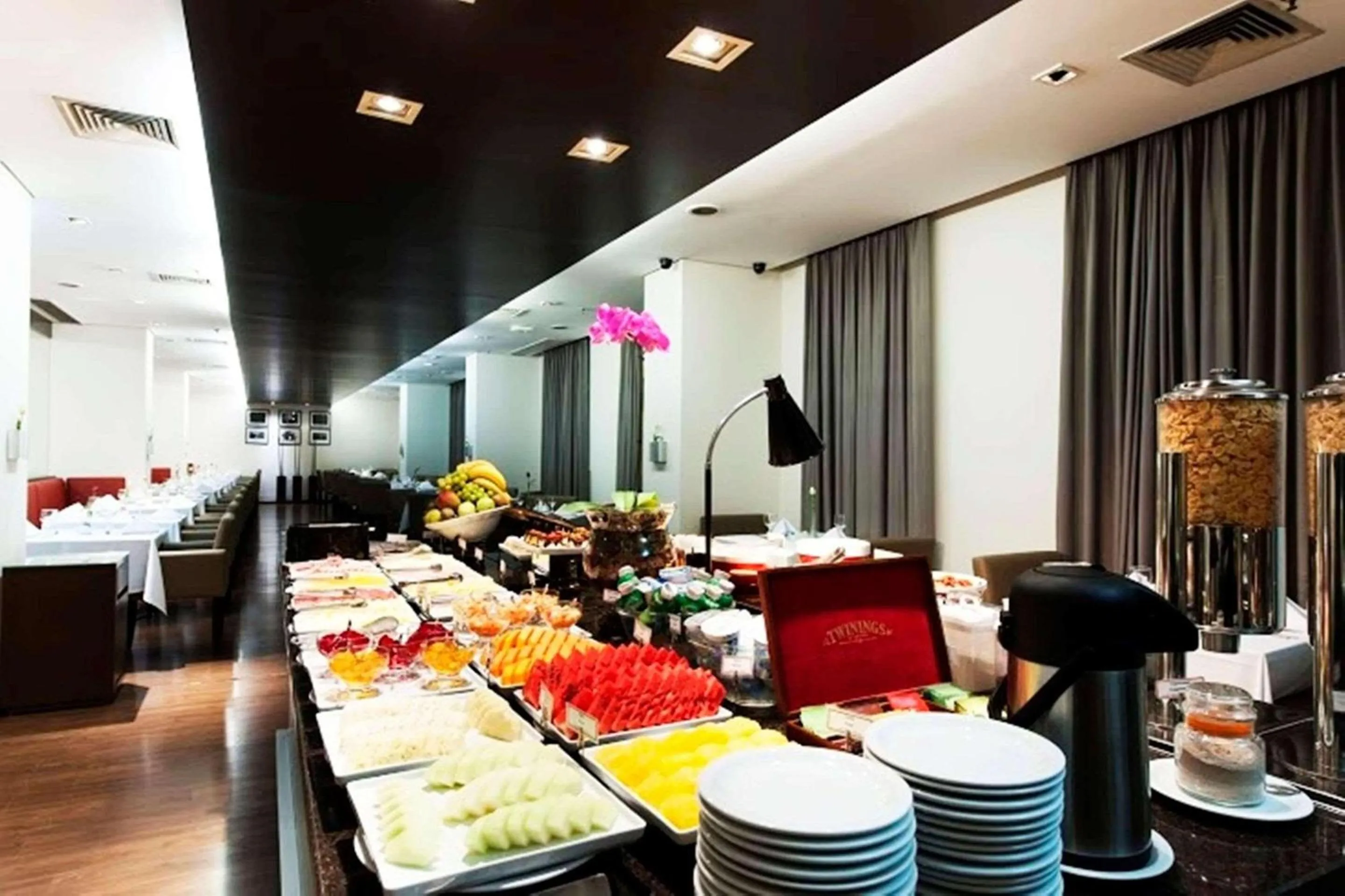 Restaurant/places to eat in Radisson Alphaville