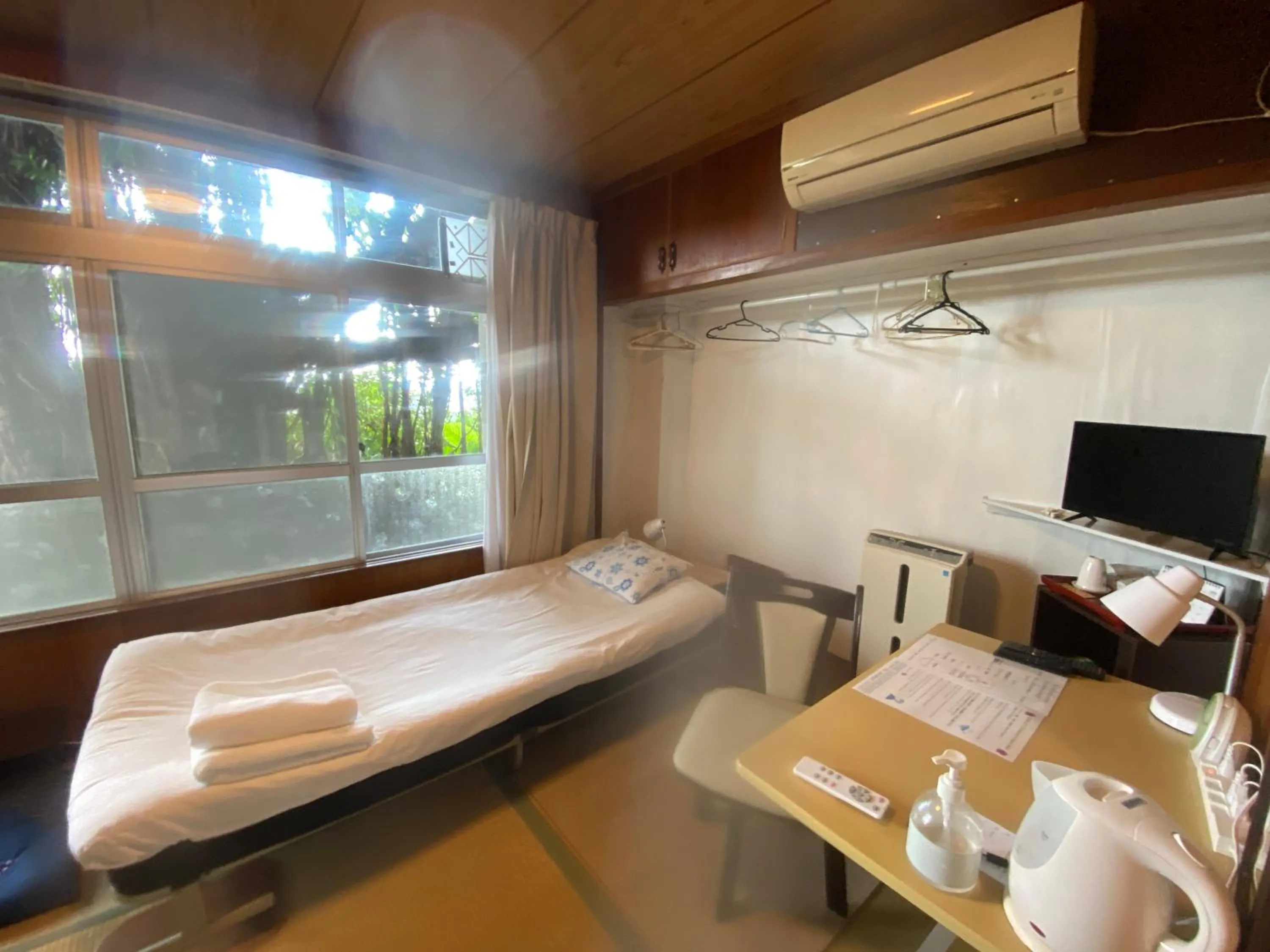 Photo of the whole room, Bed in Body Balance House