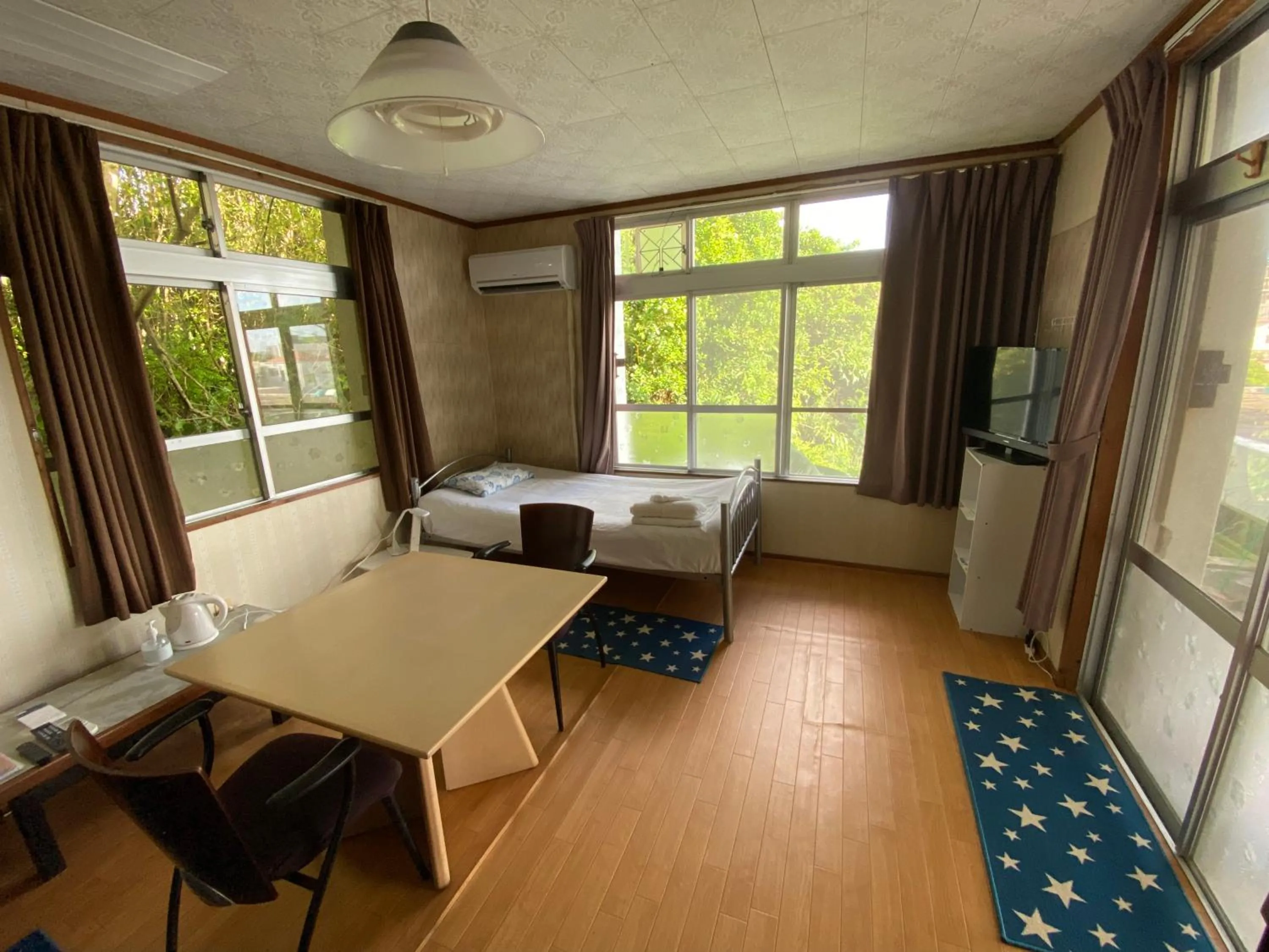 Photo of the whole room, Bed in Body Balance House