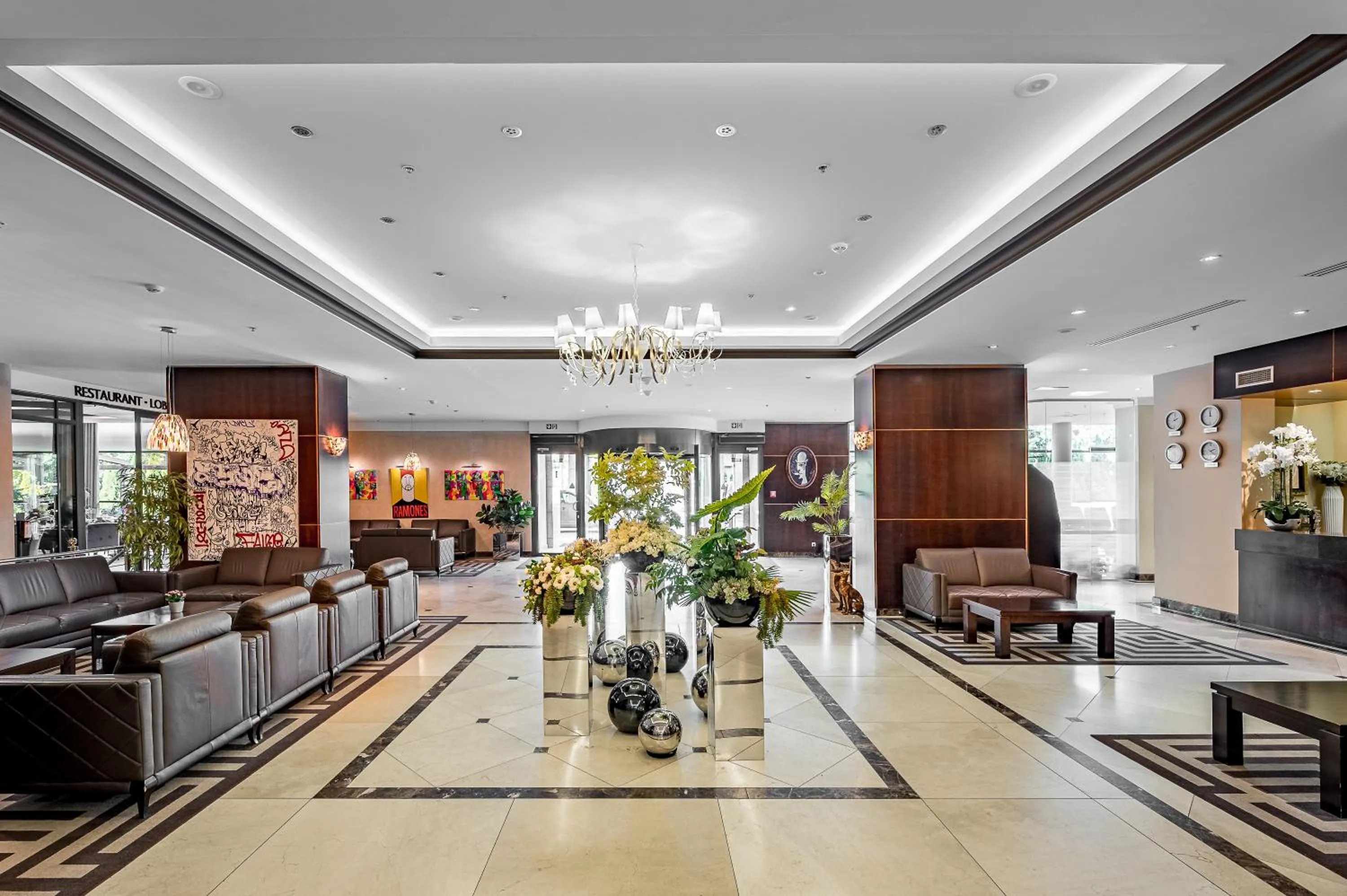 Seating area in VILNIUS PARK PLAZA HOTEL, Restaurant & Terrace, Panorama Bar, Conference & Banquet Center