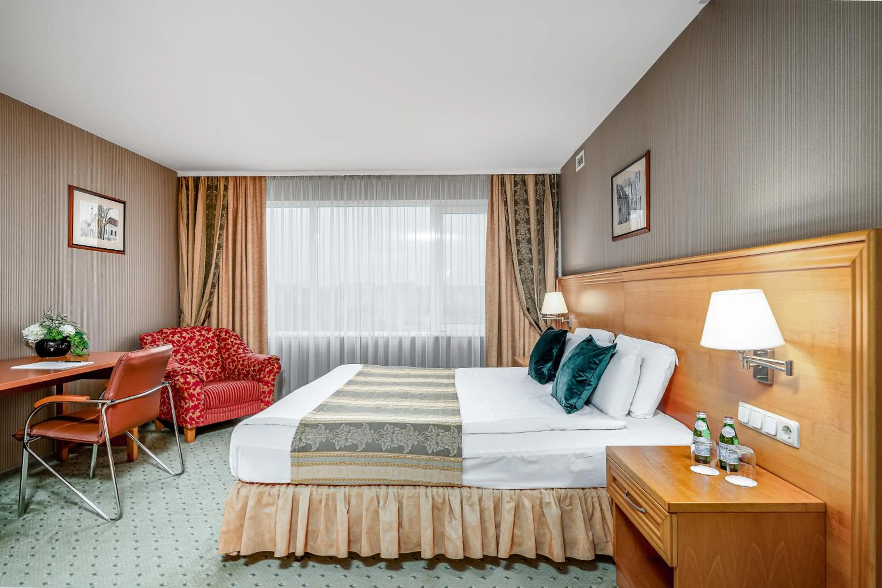 Bed in VILNIUS PARK PLAZA HOTEL, Restaurant & Terrace, Panorama Bar, Conference & Banquet Center