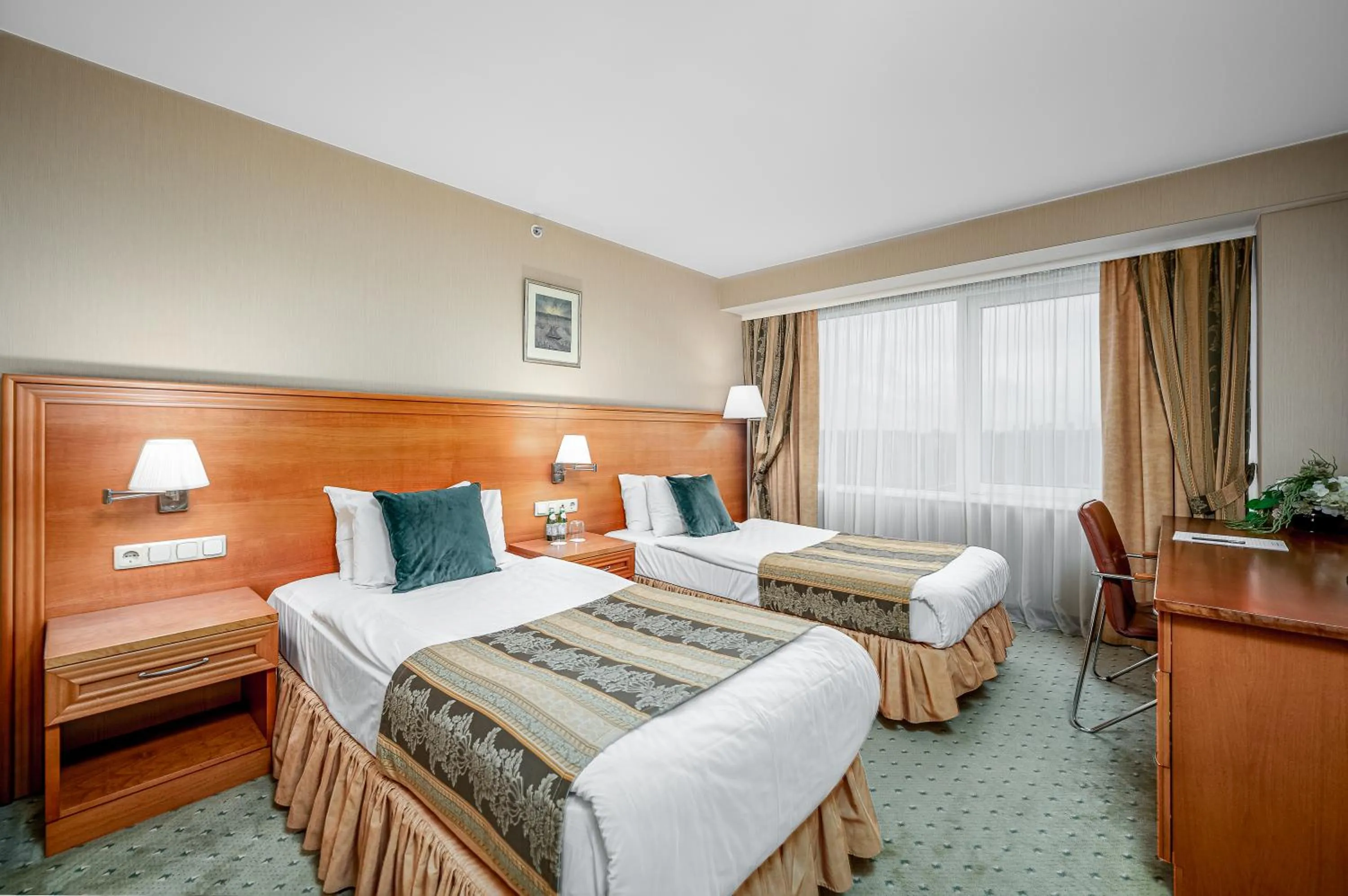 Bed in VILNIUS PARK PLAZA HOTEL, Restaurant & Terrace, Panorama Bar, Conference & Banquet Center