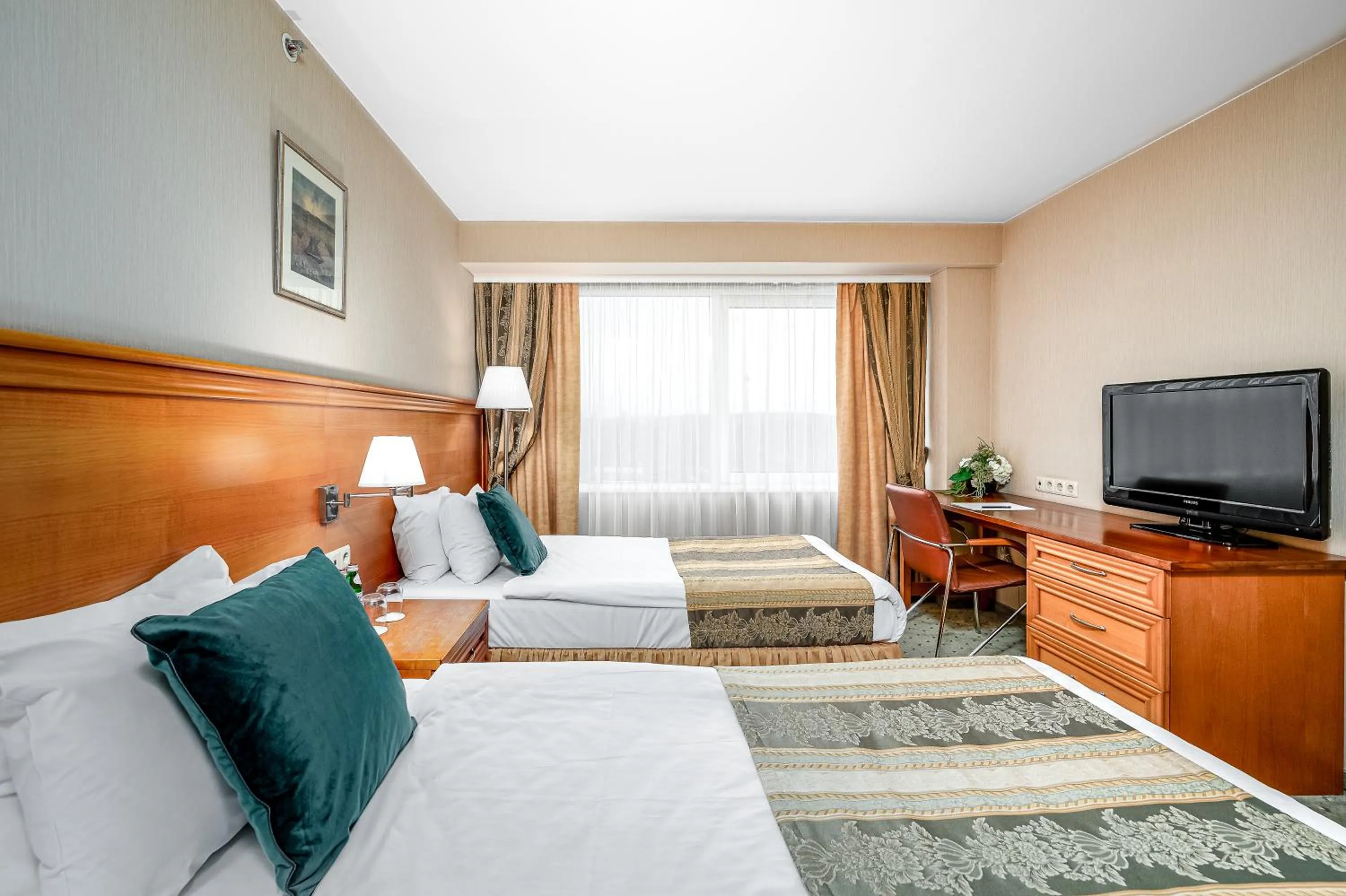 Bed in VILNIUS PARK PLAZA HOTEL, Restaurant & Terrace, Panorama Bar, Conference & Banquet Center