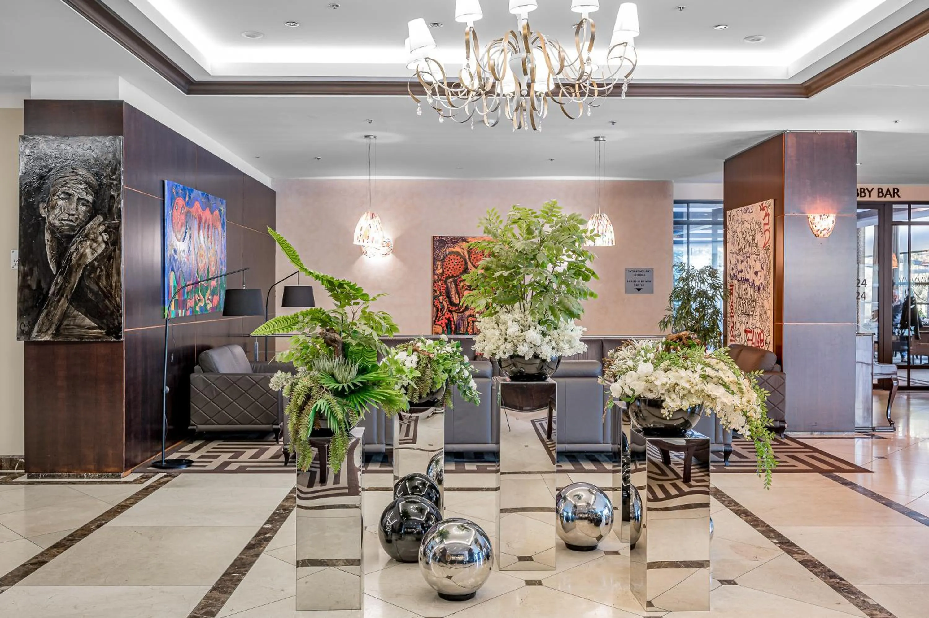 Lobby or reception in VILNIUS PARK PLAZA HOTEL, Restaurant & Terrace, Panorama Bar, Conference & Banquet Center