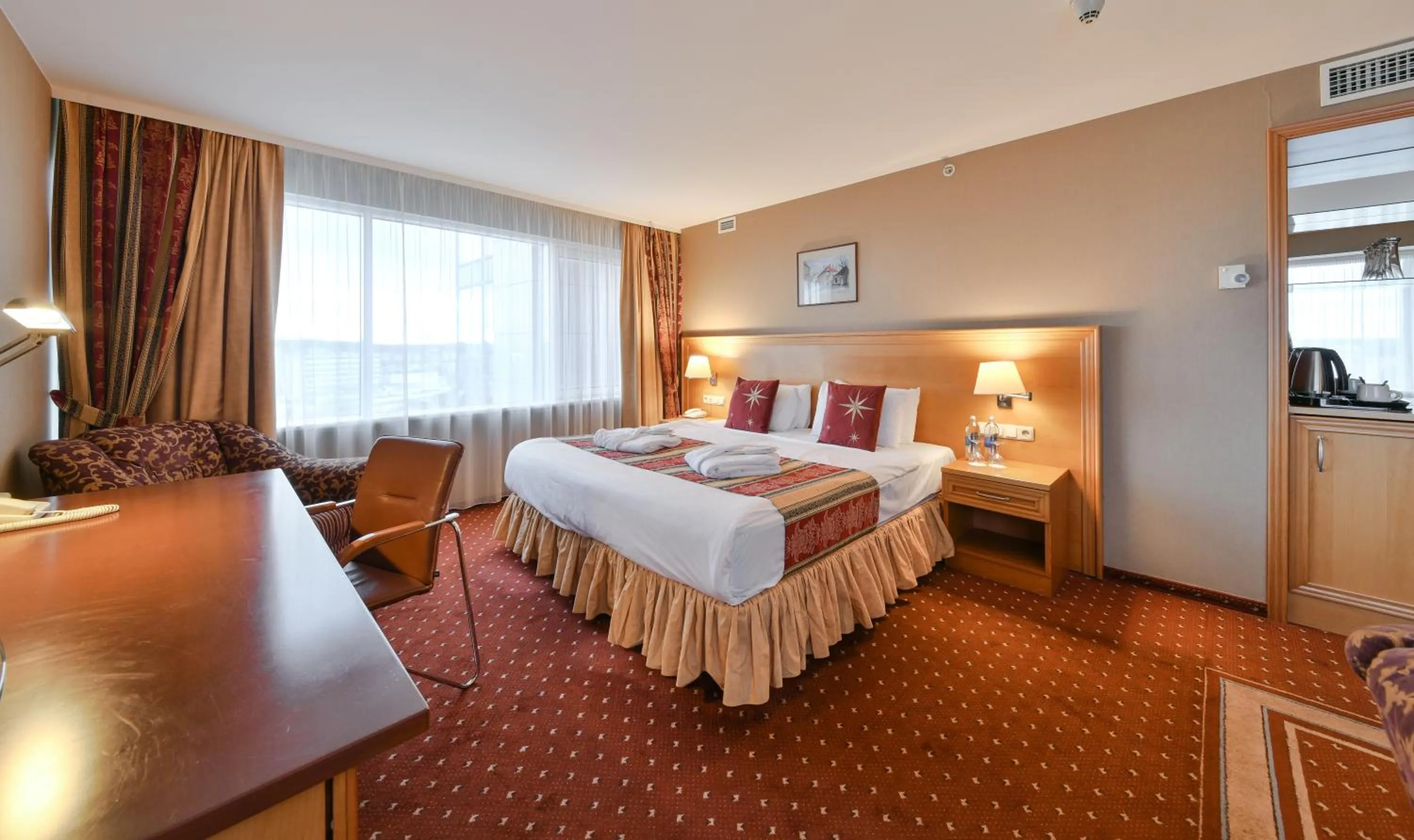 Bedroom, Bed in VILNIUS PARK PLAZA HOTEL, Restaurant & Terrace, Panorama Bar, Conference & Banquet Center