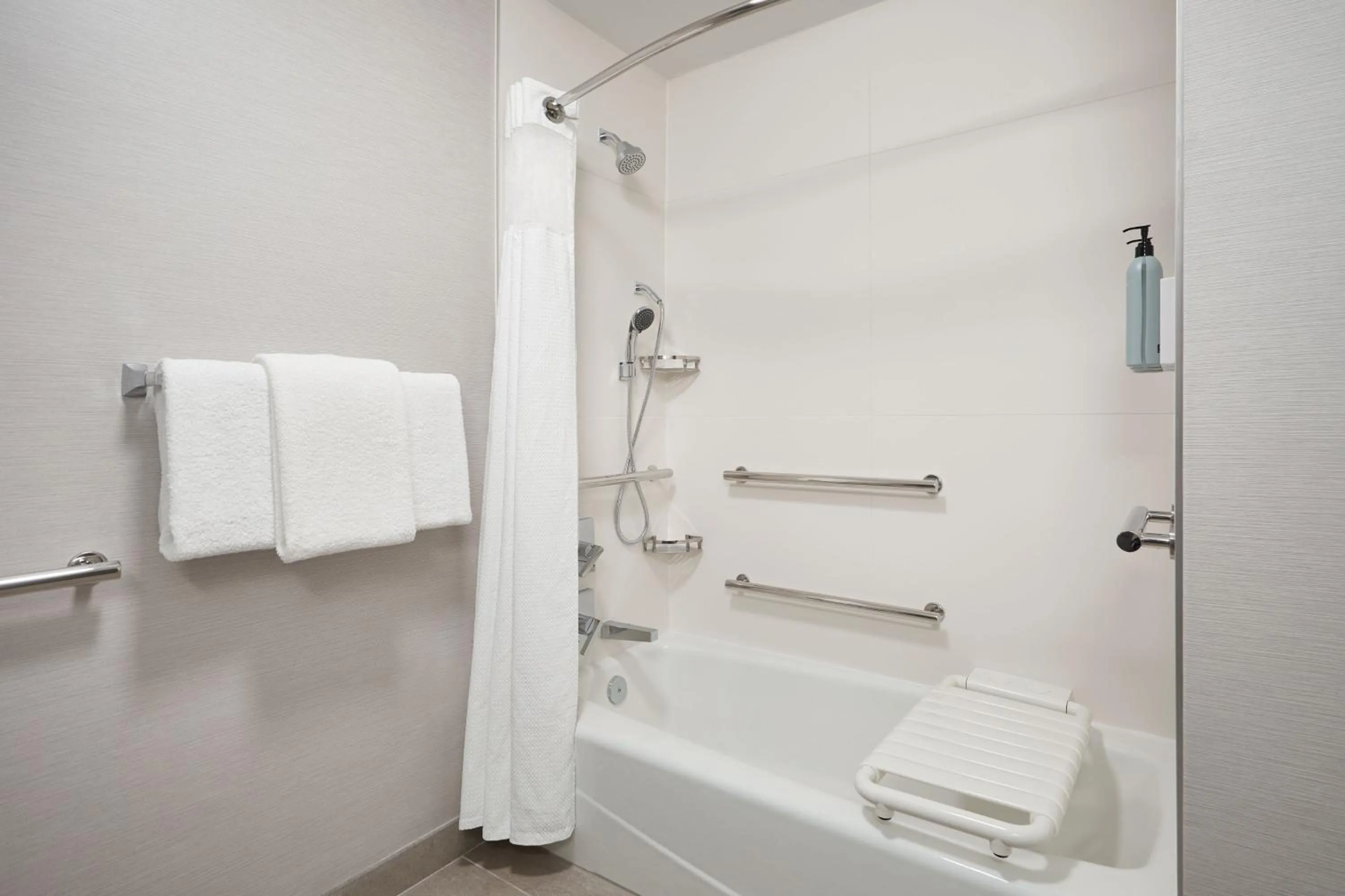 Bathroom in Courtyard Kansas City Overland Park/Metcalf, South of College Boulevard