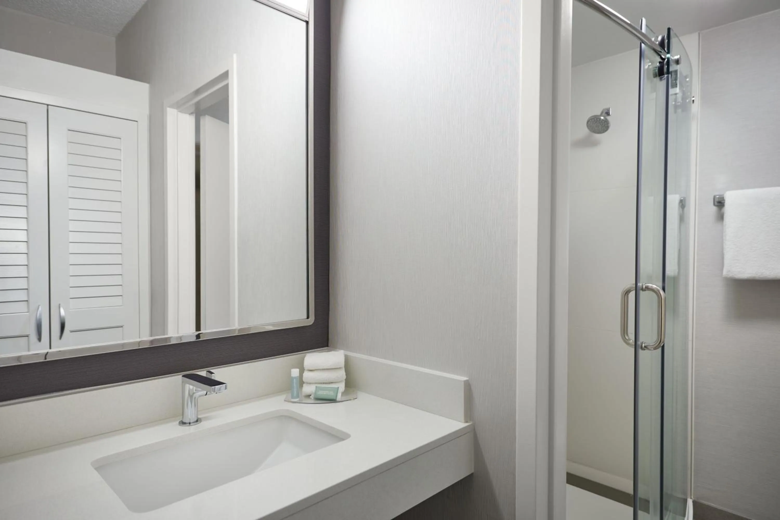 Bathroom in Courtyard Kansas City Overland Park/Metcalf, South of College Boulevard