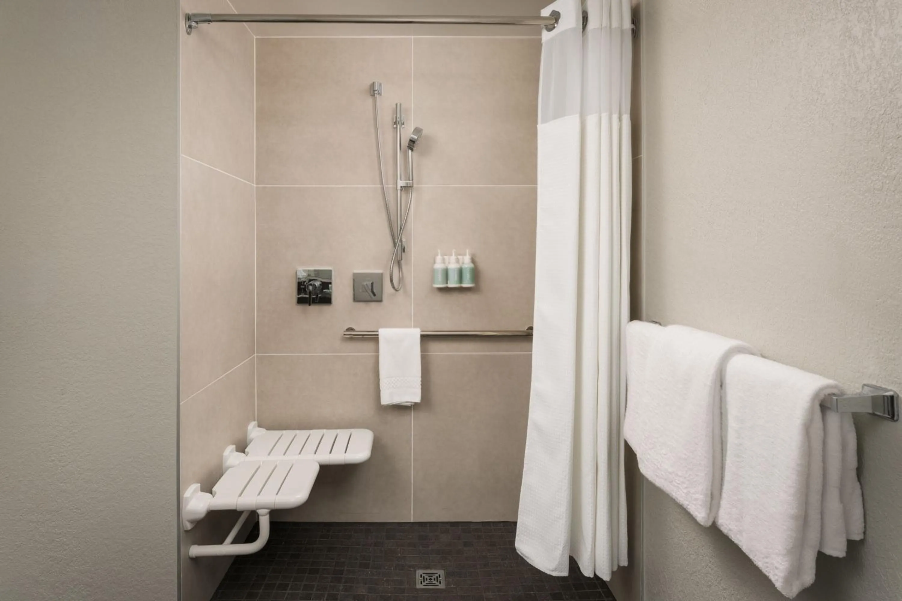 Bathroom in Courtyard Melbourne West