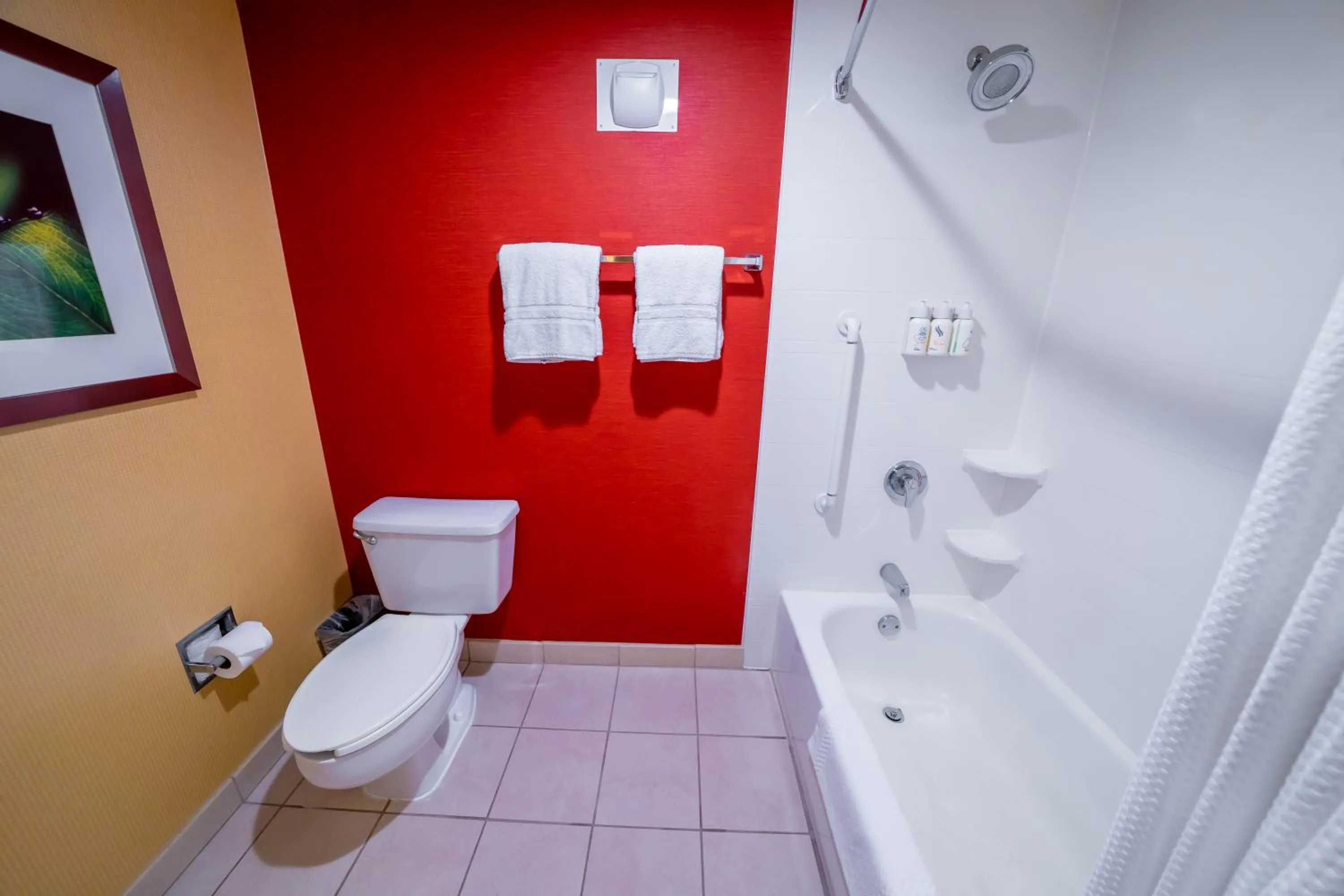 Shower in Sonesta Select Bettendorf