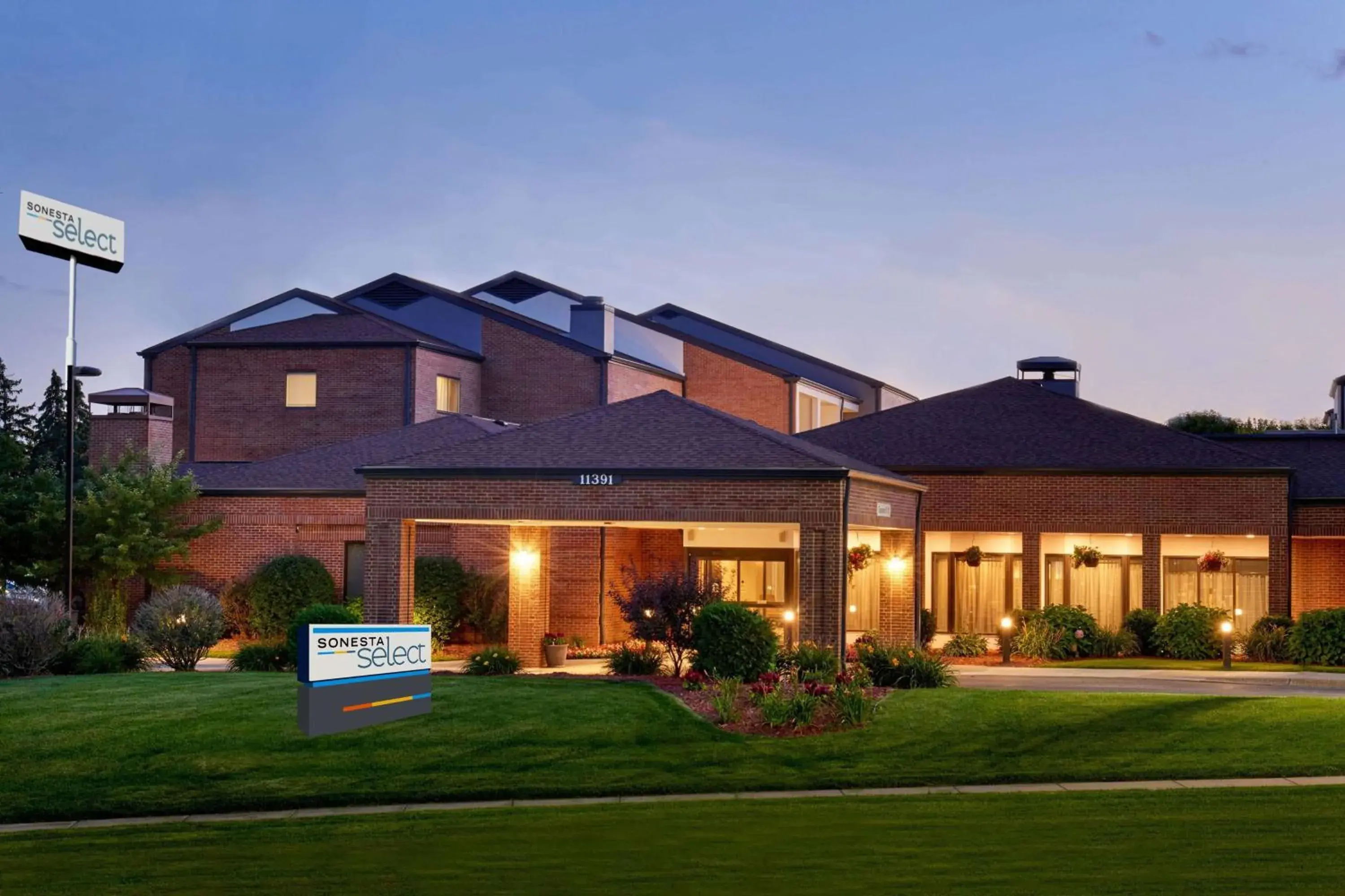 Property building in Sonesta Select Minneapolis Eden Prairie Property building in Sonesta Select Minneapolis Eden Prairie