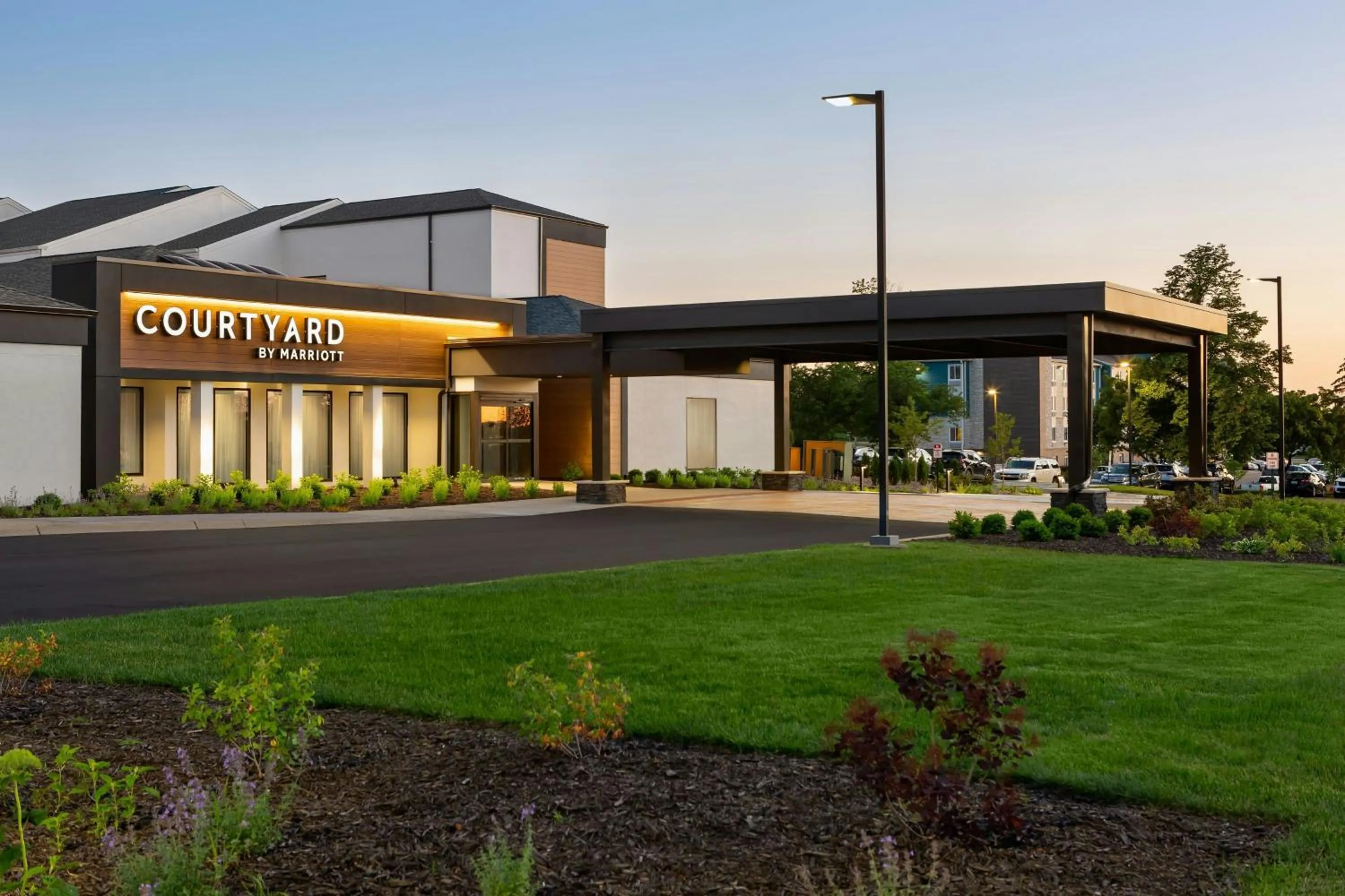 Property building in Courtyard by Marriott Minneapolis-St. Paul Airport
