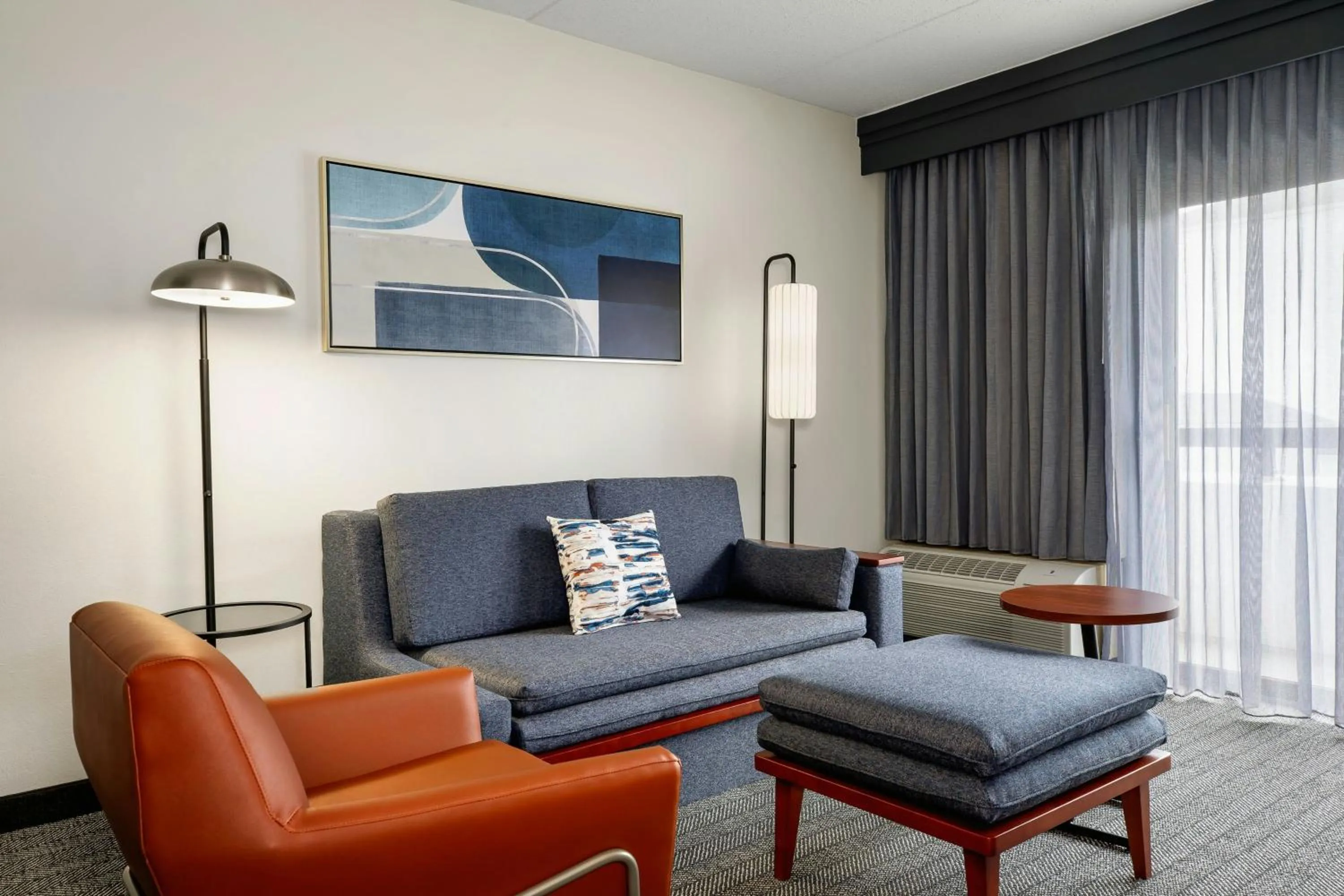 Bedroom in Courtyard by Marriott Minneapolis-St. Paul Airport