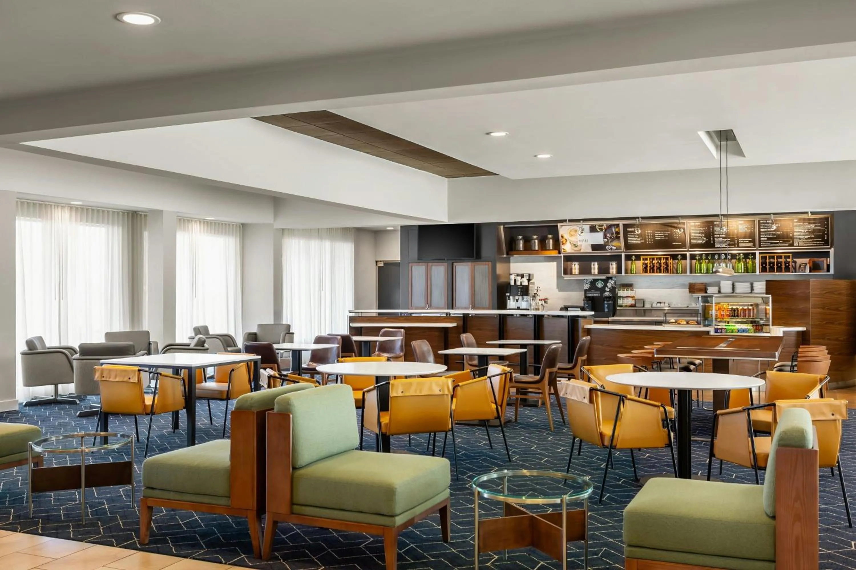 Lounge or bar in Courtyard by Marriott Minneapolis-St. Paul Airport