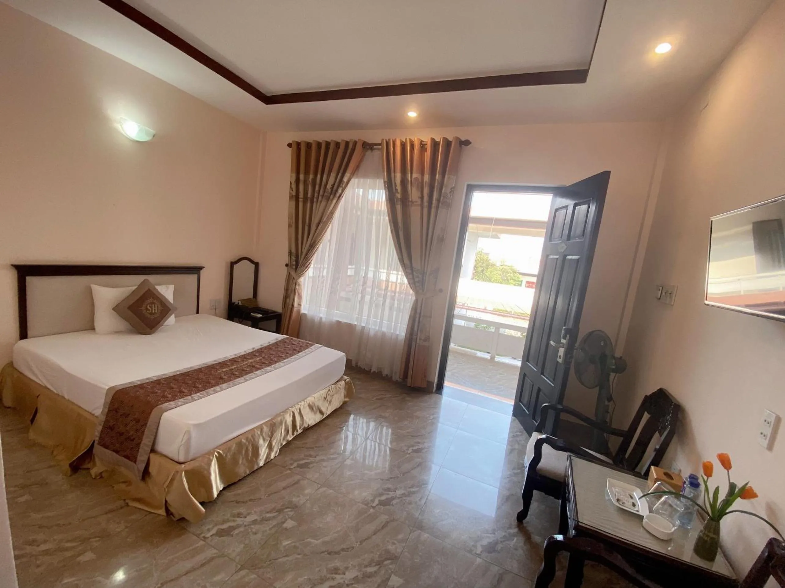 Bed in Song Huong Hue Hotel