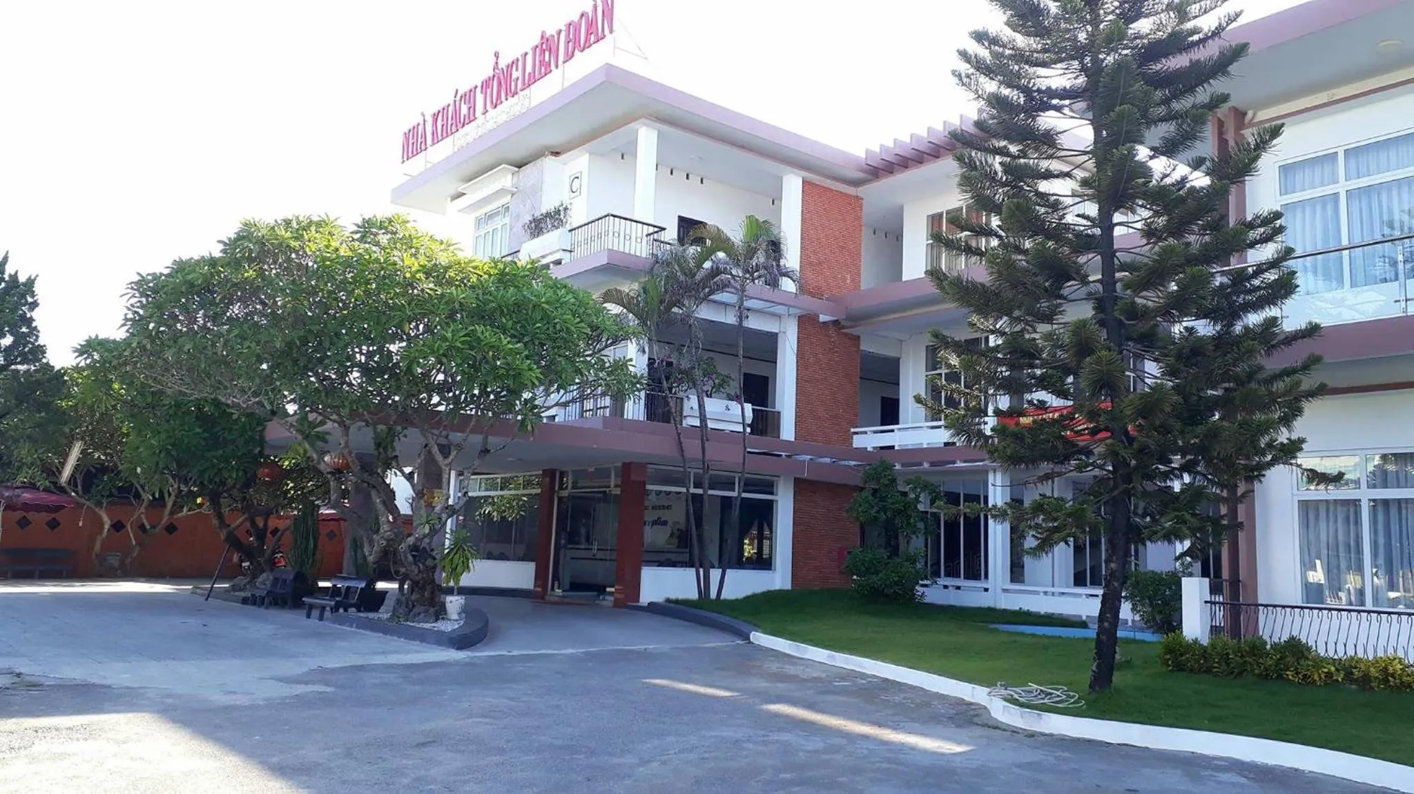 Property building in Song Huong Hue Hotel