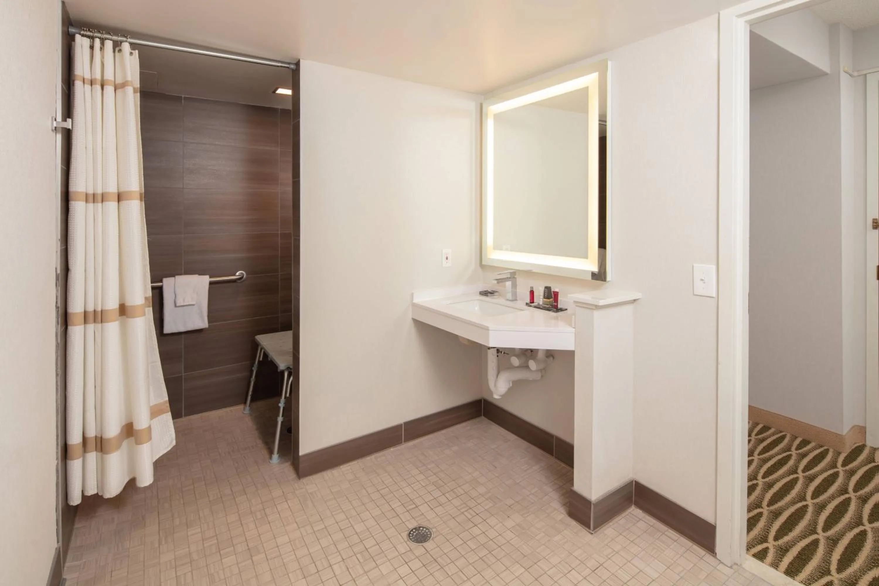 Bathroom in Minneapolis Marriott Southwest