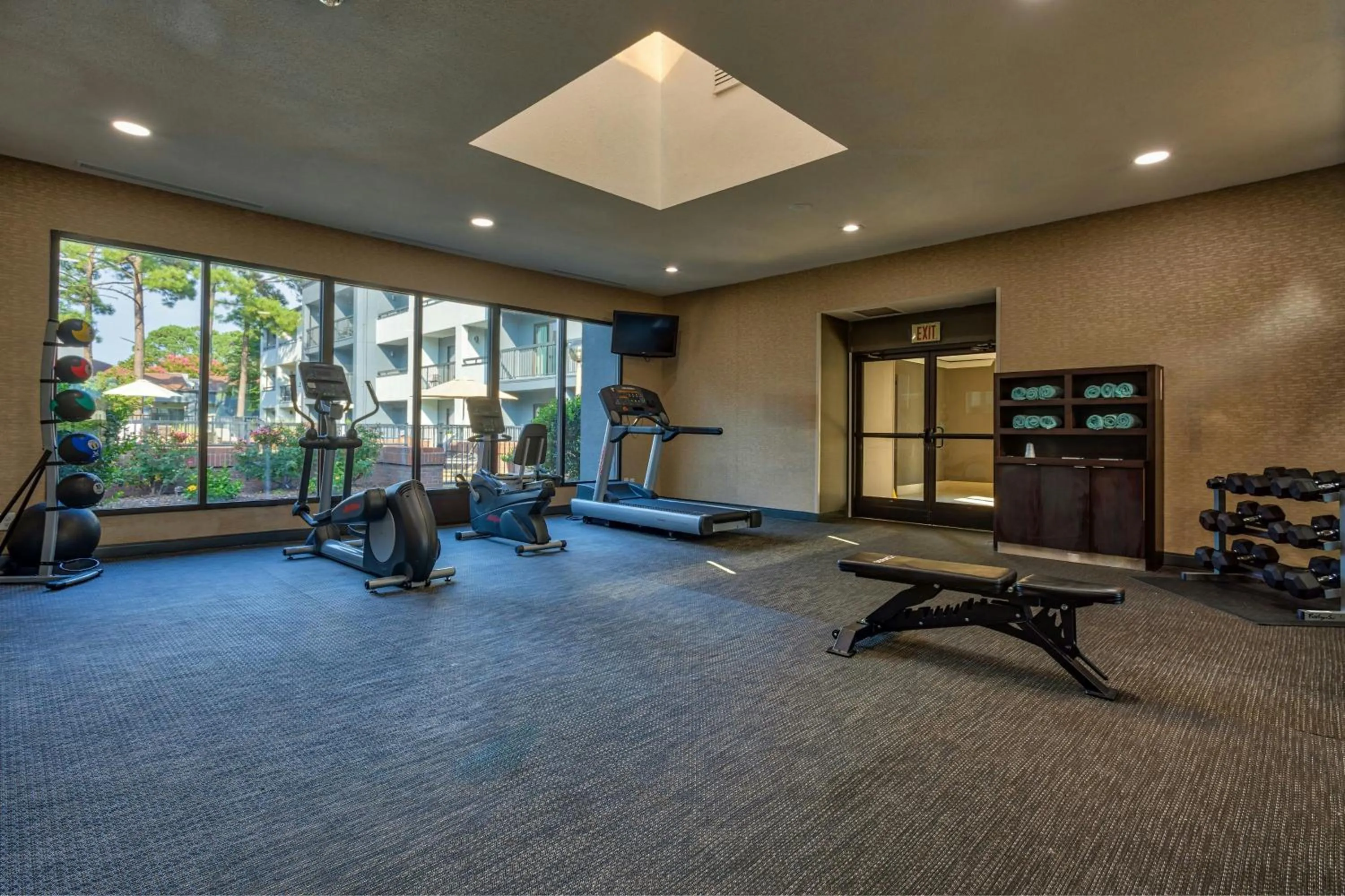 Fitness centre/facilities in Courtyard Hampton