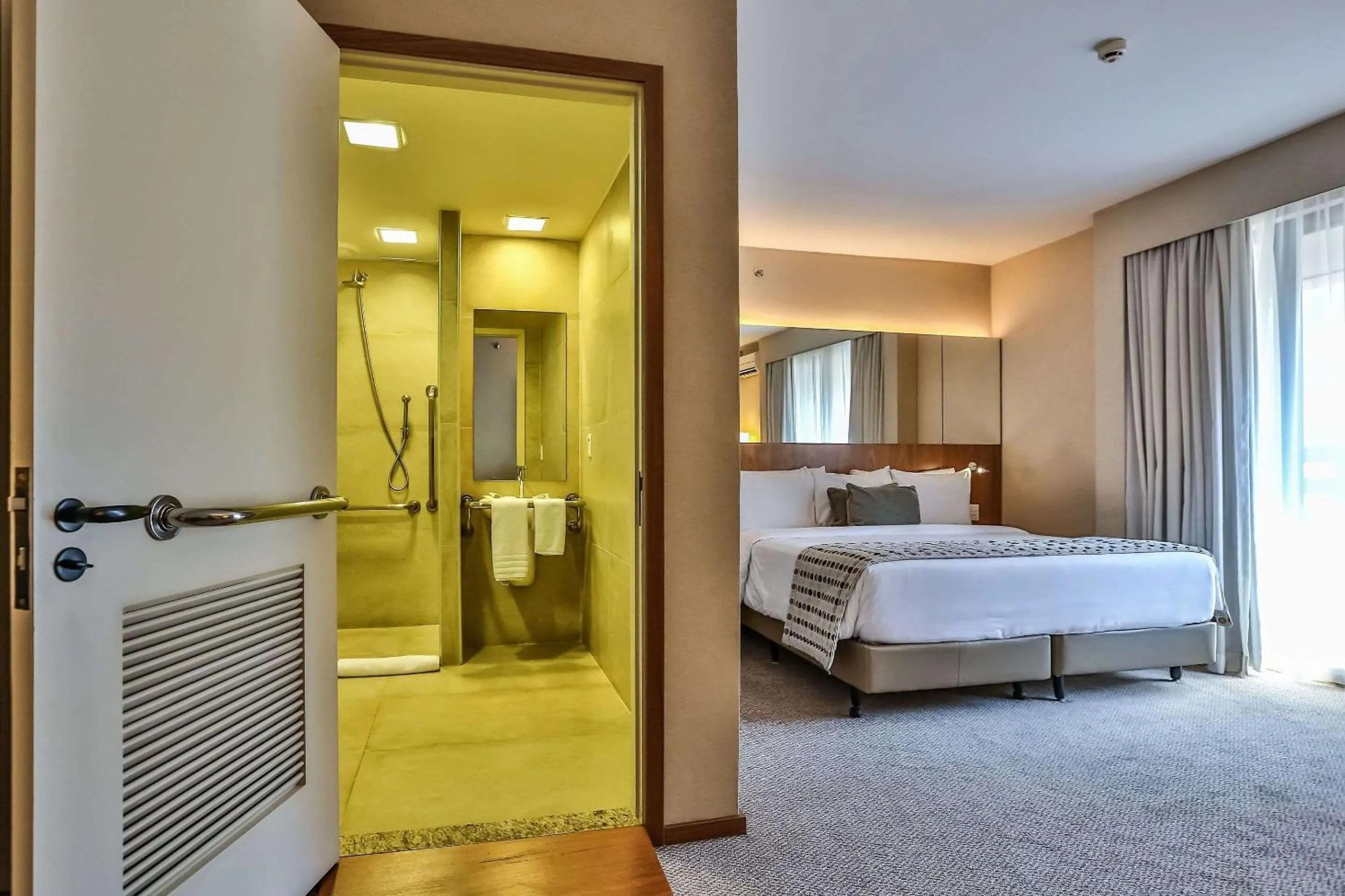 Bed in Radisson Blu São Paulo