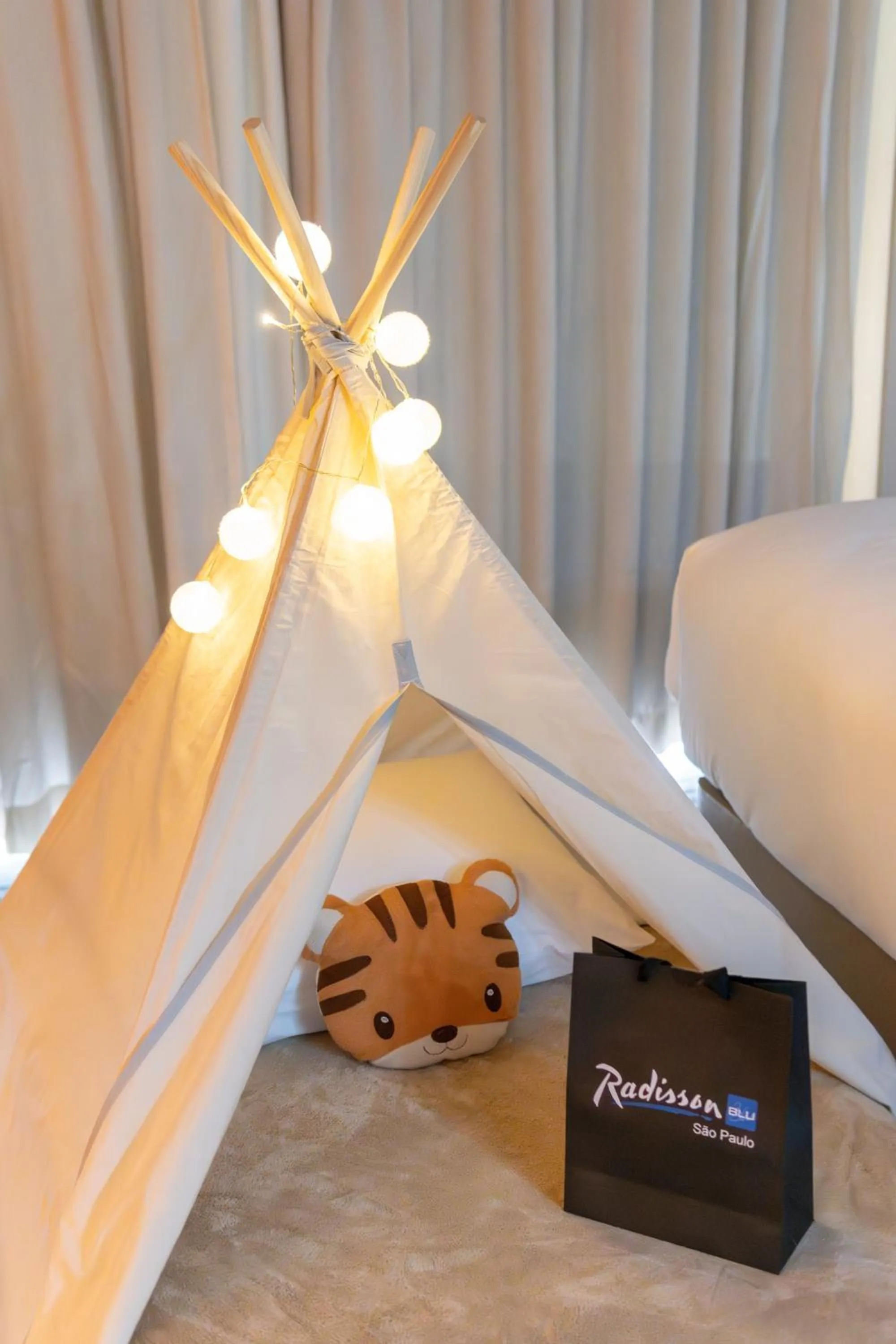 Bed in Radisson Blu São Paulo