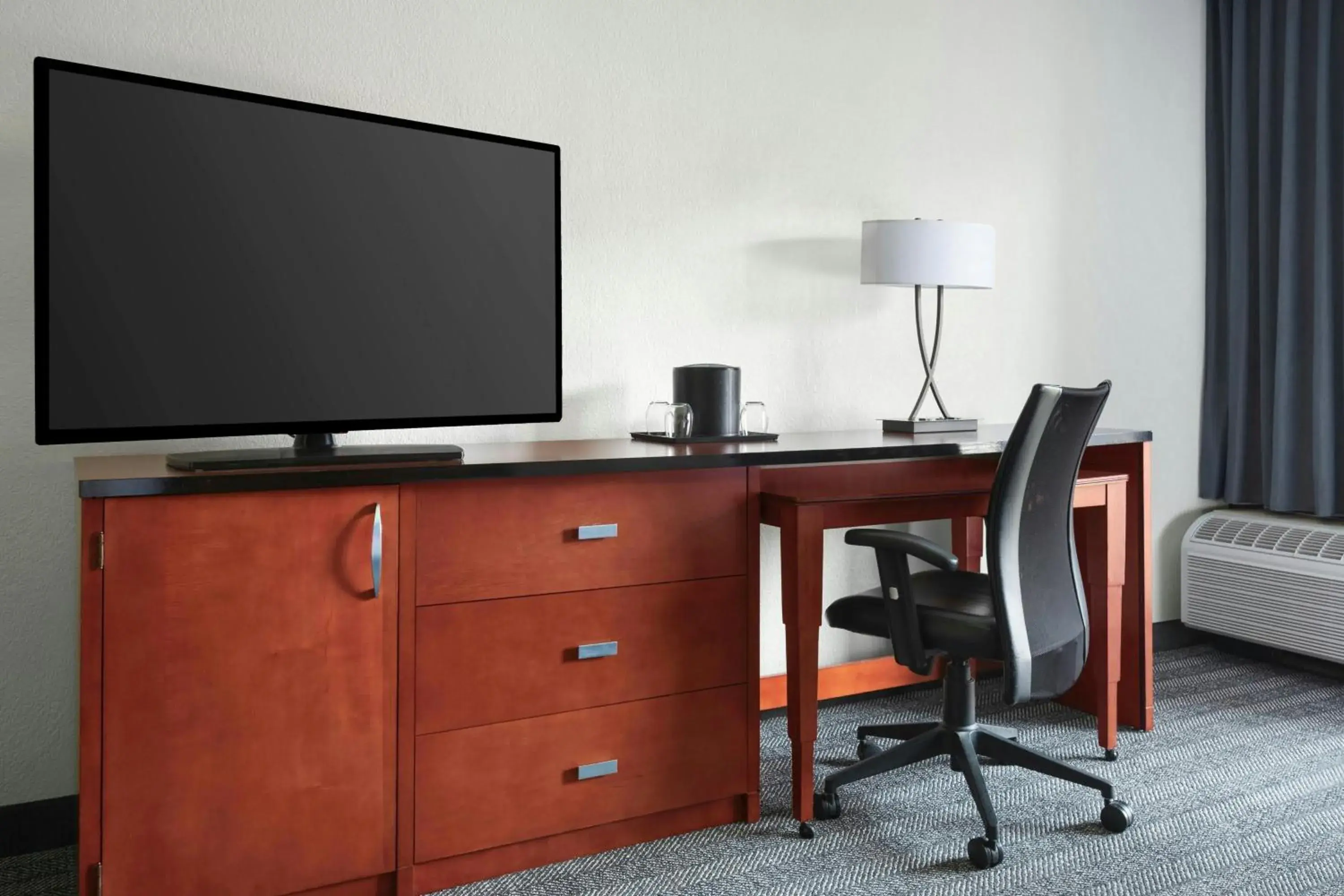 King Room with Sofa Bed and Adapted Tub - Mobility and Hearing Accessible in Courtyard Philadelphia Valley Forge / King of Prussia King Room with Sofa Bed and Adapted Tub - Mobility and Hearing Accessible in Courtyard Philadelphia Valley Forge / King of Prussia