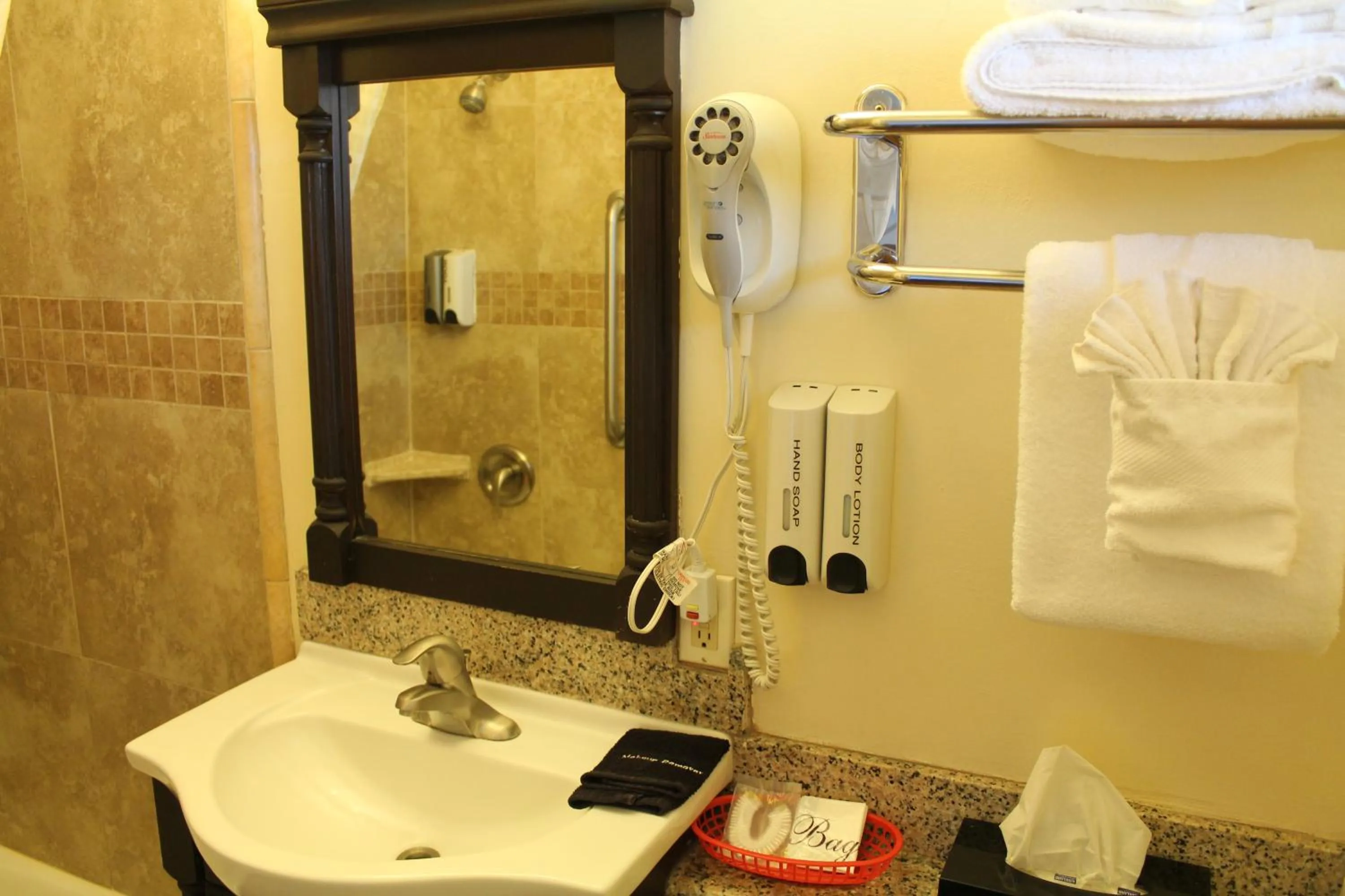 Bathroom in Riverside Inn & Suites Santa Cruz