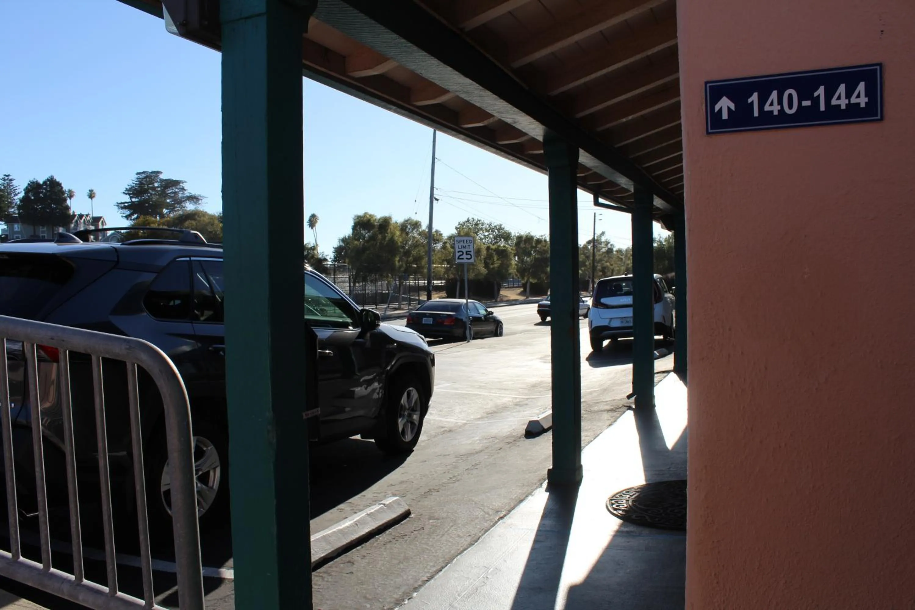 Parking in Riverside Inn & Suites Santa Cruz