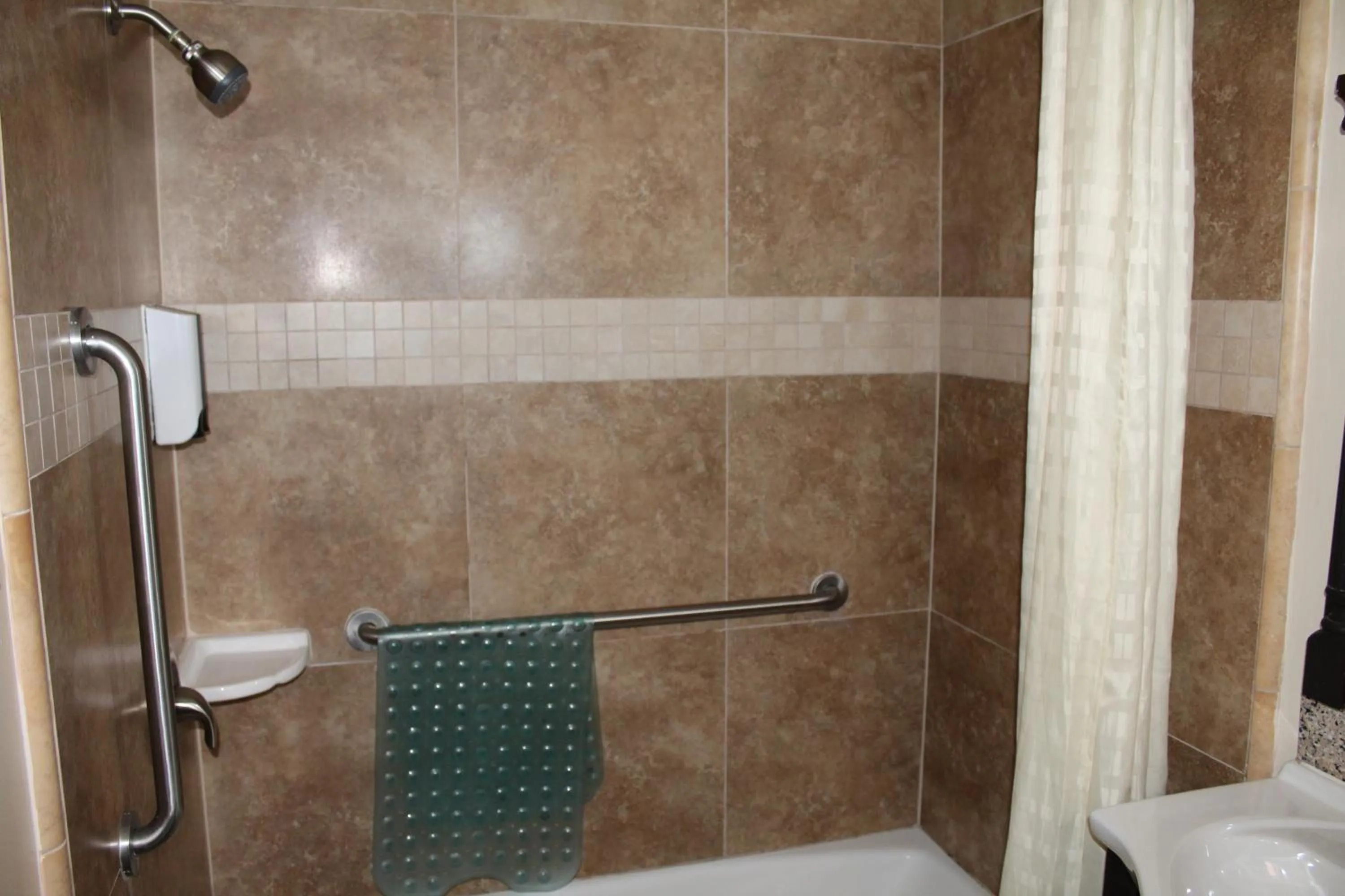 Bathroom in Riverside Inn & Suites Santa Cruz