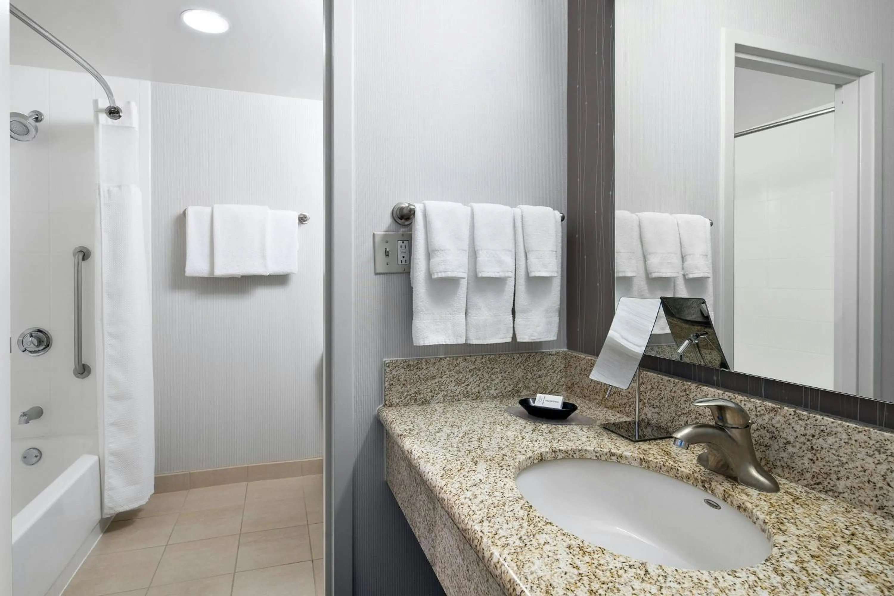 Bathroom in Courtyard by Marriott Pittsburgh Airport