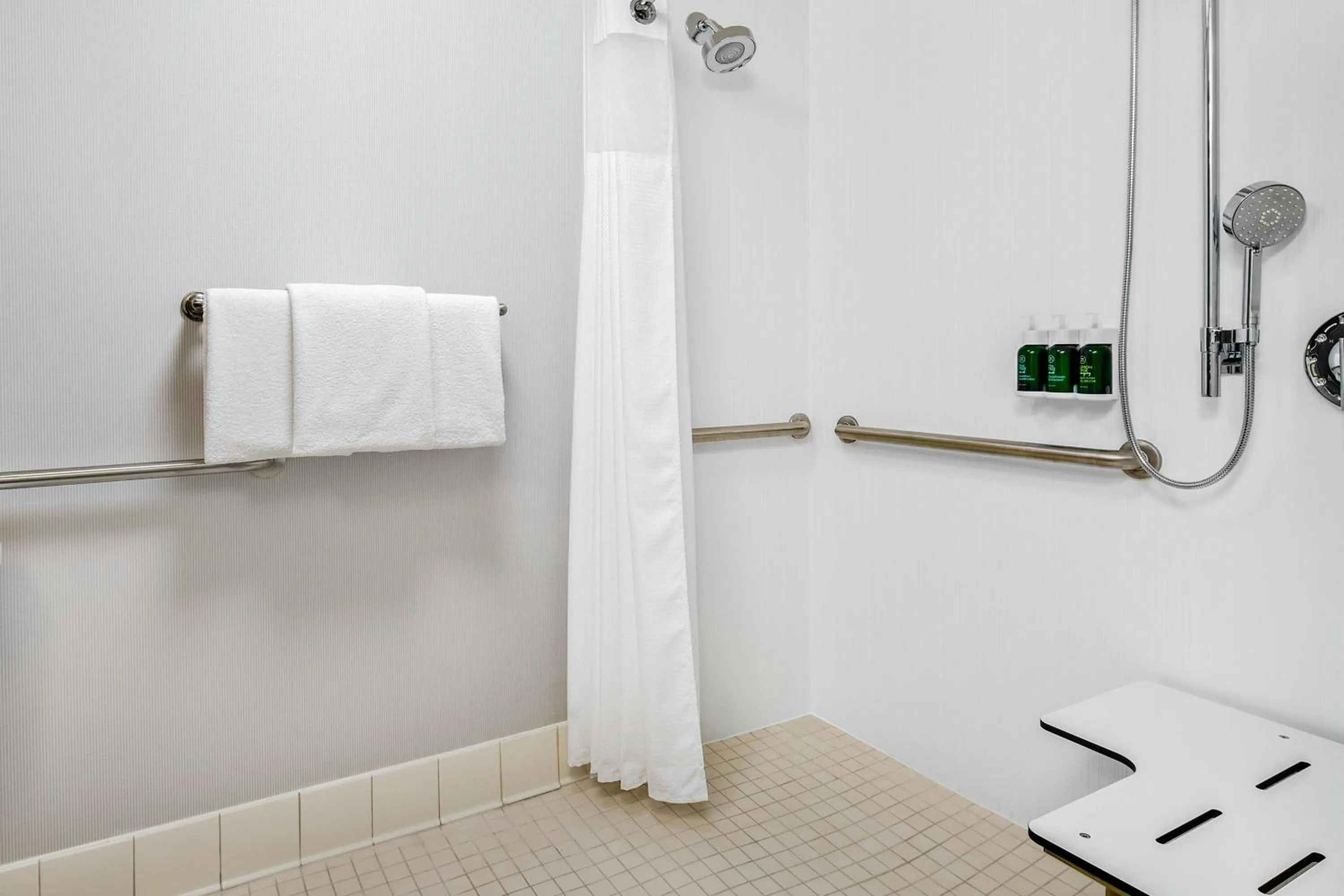 Bathroom in Courtyard by Marriott Pittsburgh Airport