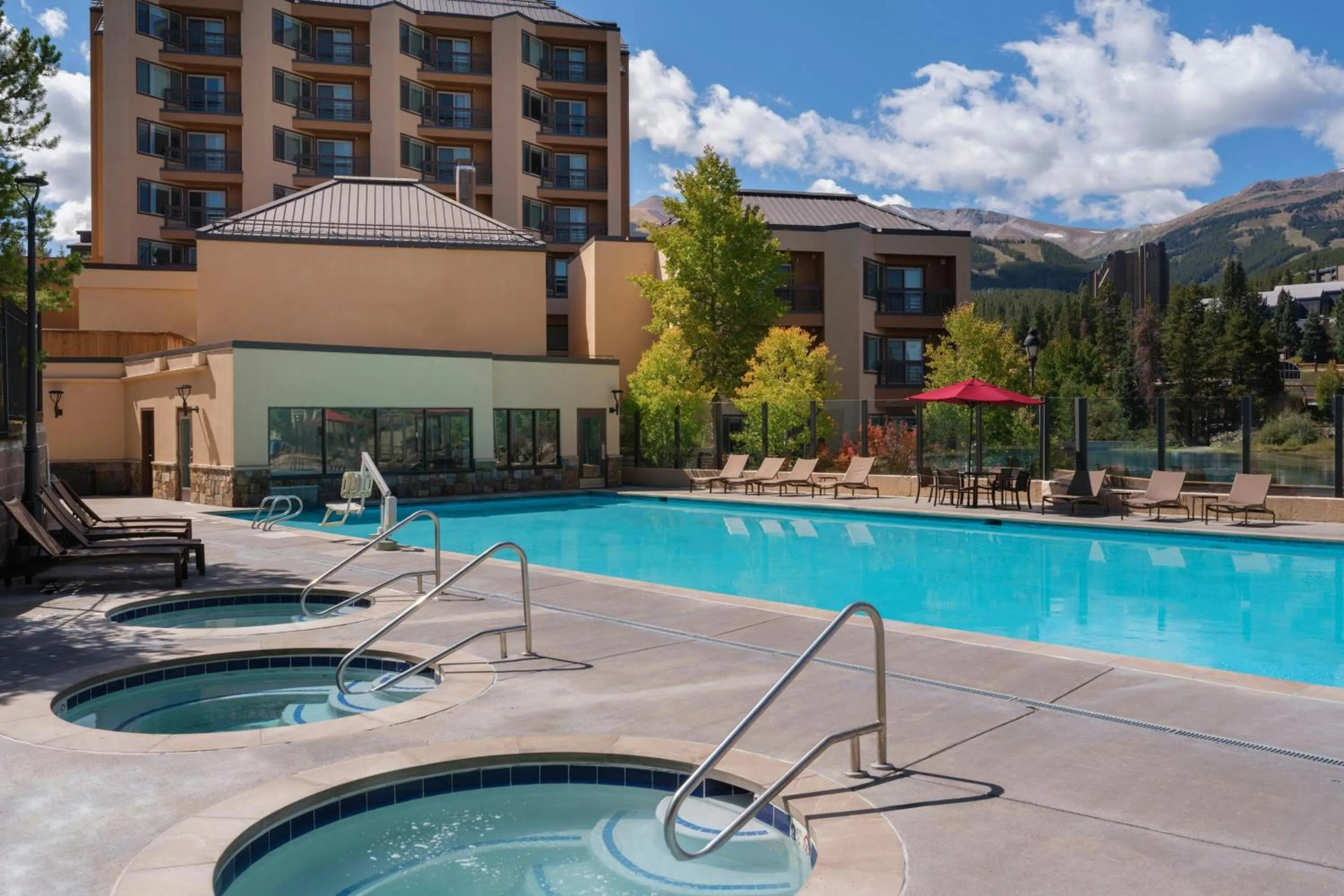 Swimming pool in Marriott's Mountain Valley Lodge at Breckenridge
