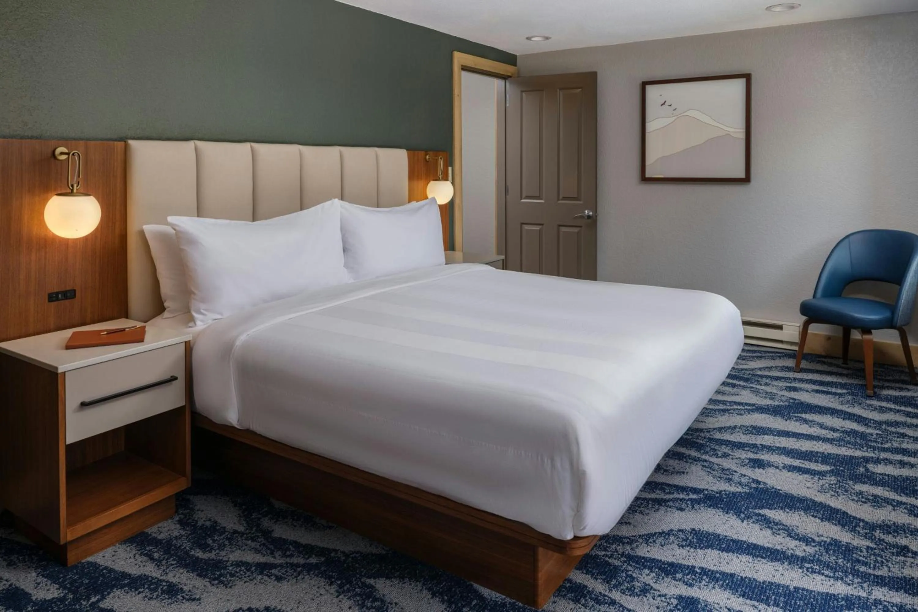 Bedroom, Bed in Marriott's Mountain Valley Lodge at Breckenridge
