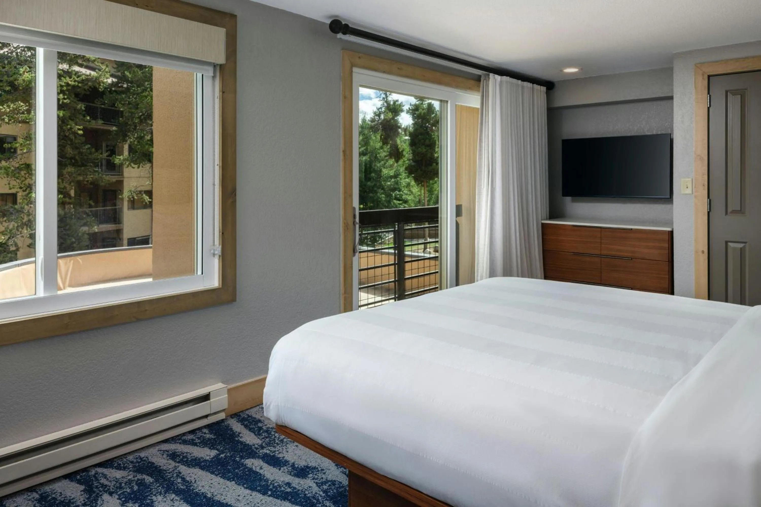 Bedroom, Bed in Marriott's Mountain Valley Lodge at Breckenridge