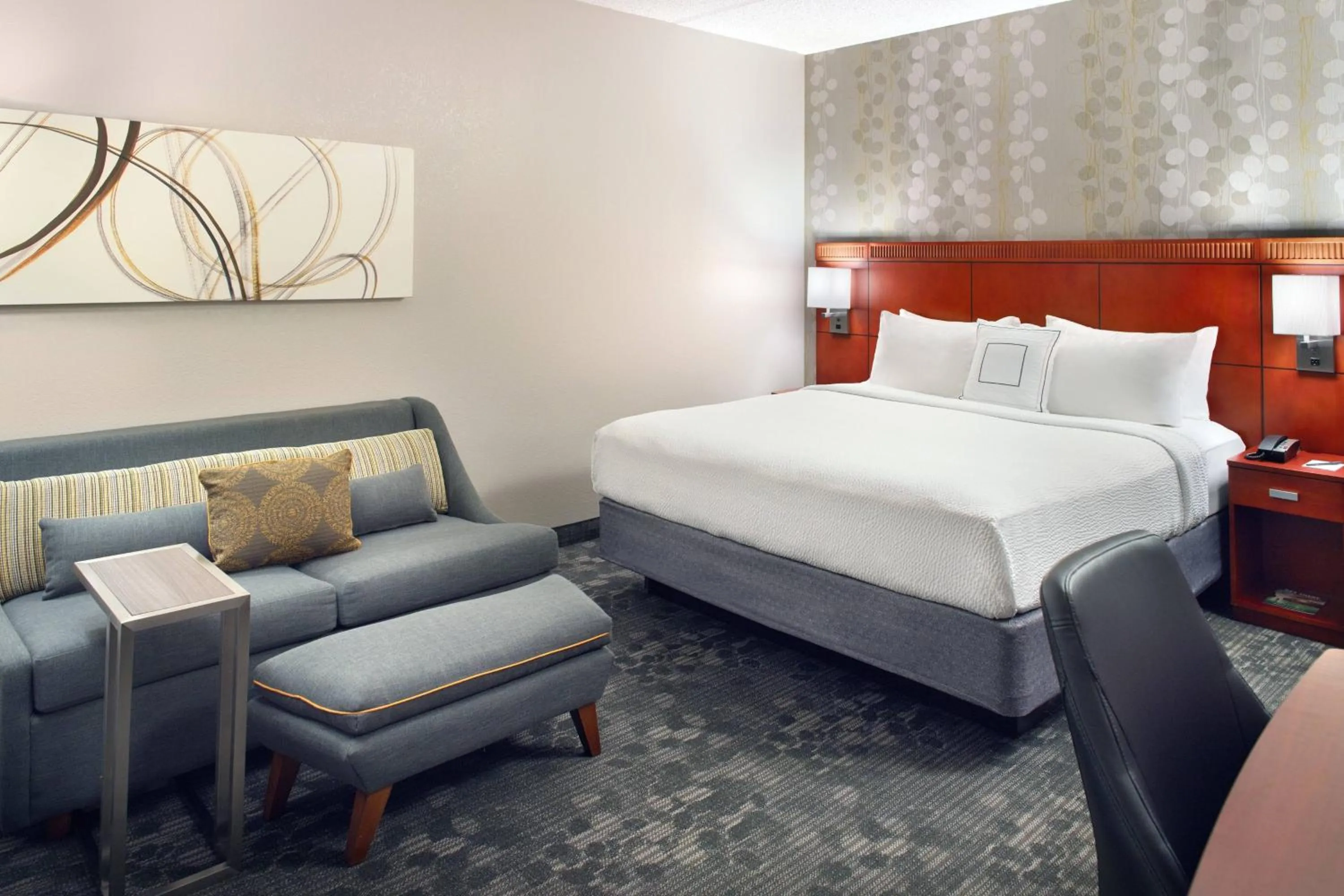 Photo of the whole room, Bed in Courtyard by Marriott Raleigh Cary