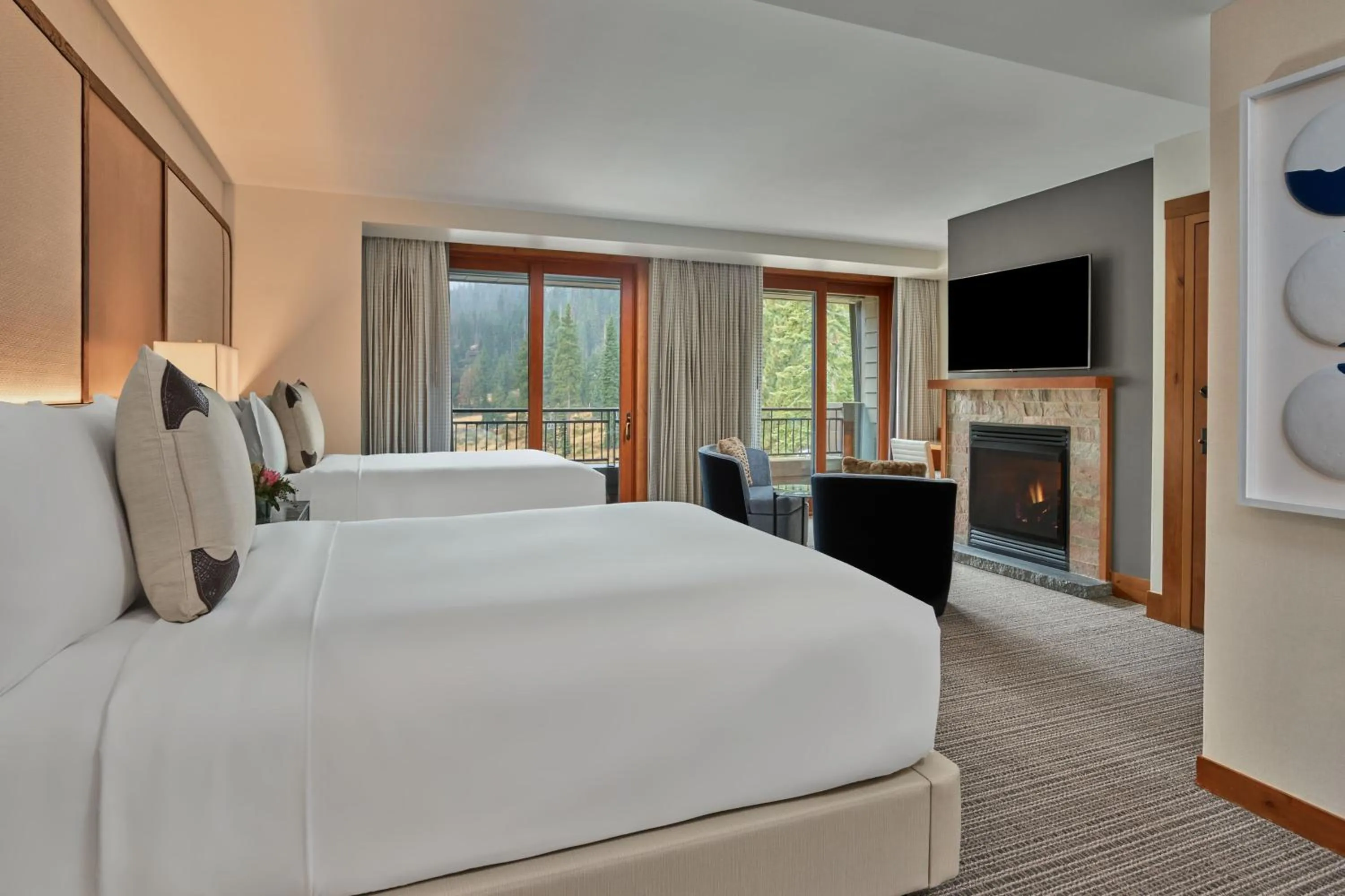 Photo of the whole room, Bed in The Ritz-Carlton, Lake Tahoe
