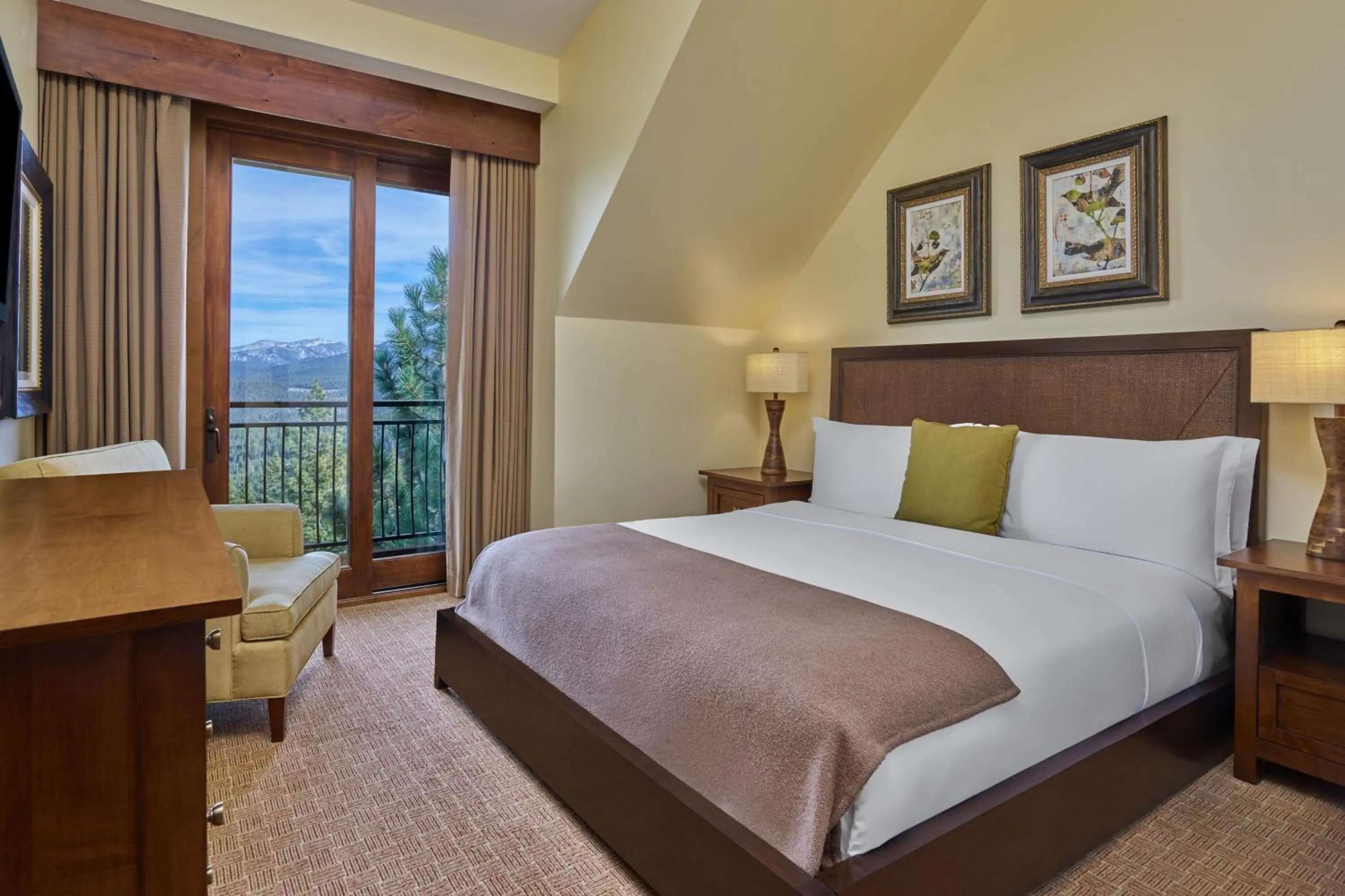 Bedroom, Bed in The Ritz-Carlton, Lake Tahoe