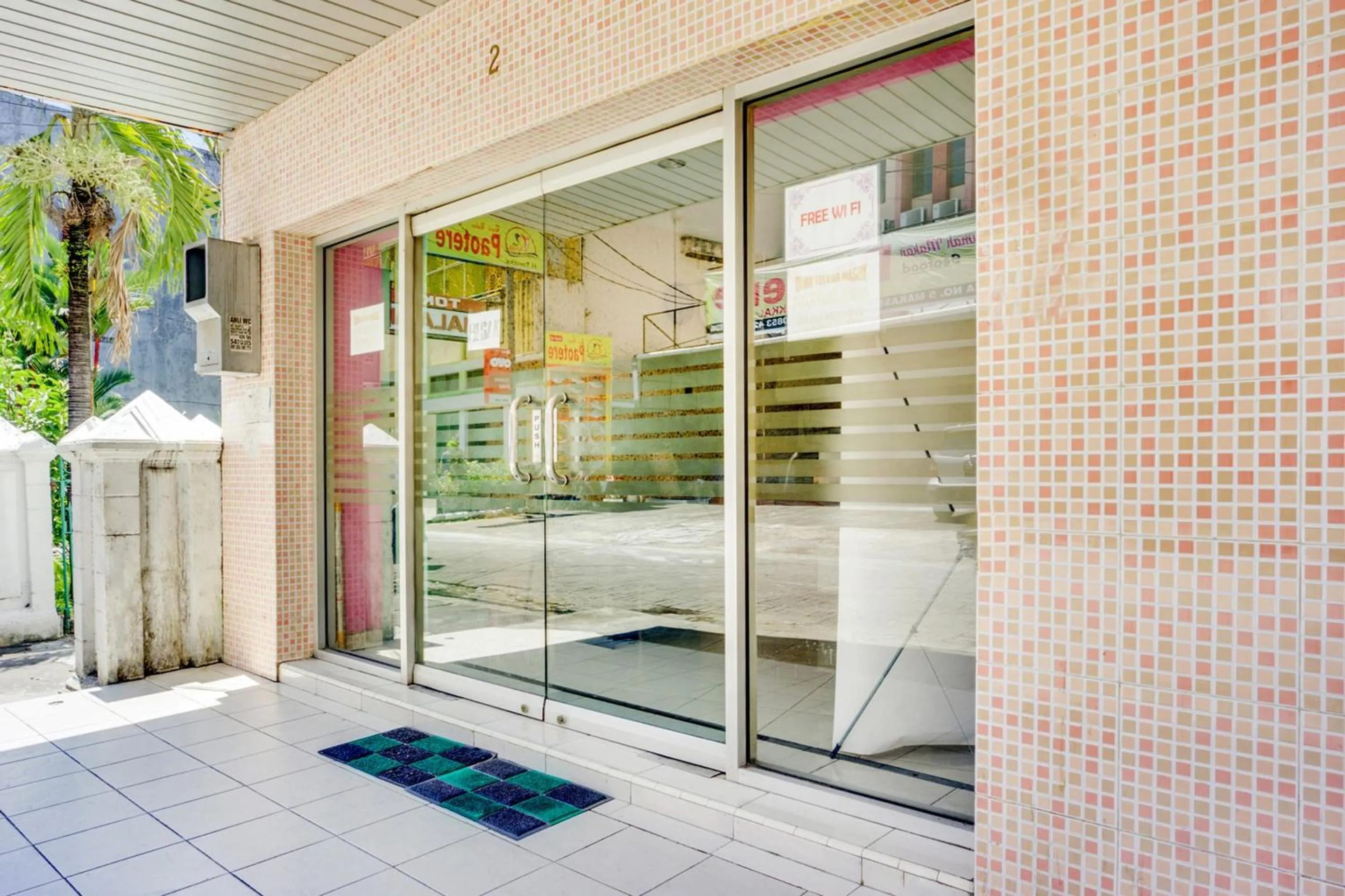 Facade/entrance in Hotel O Wisma Jampea