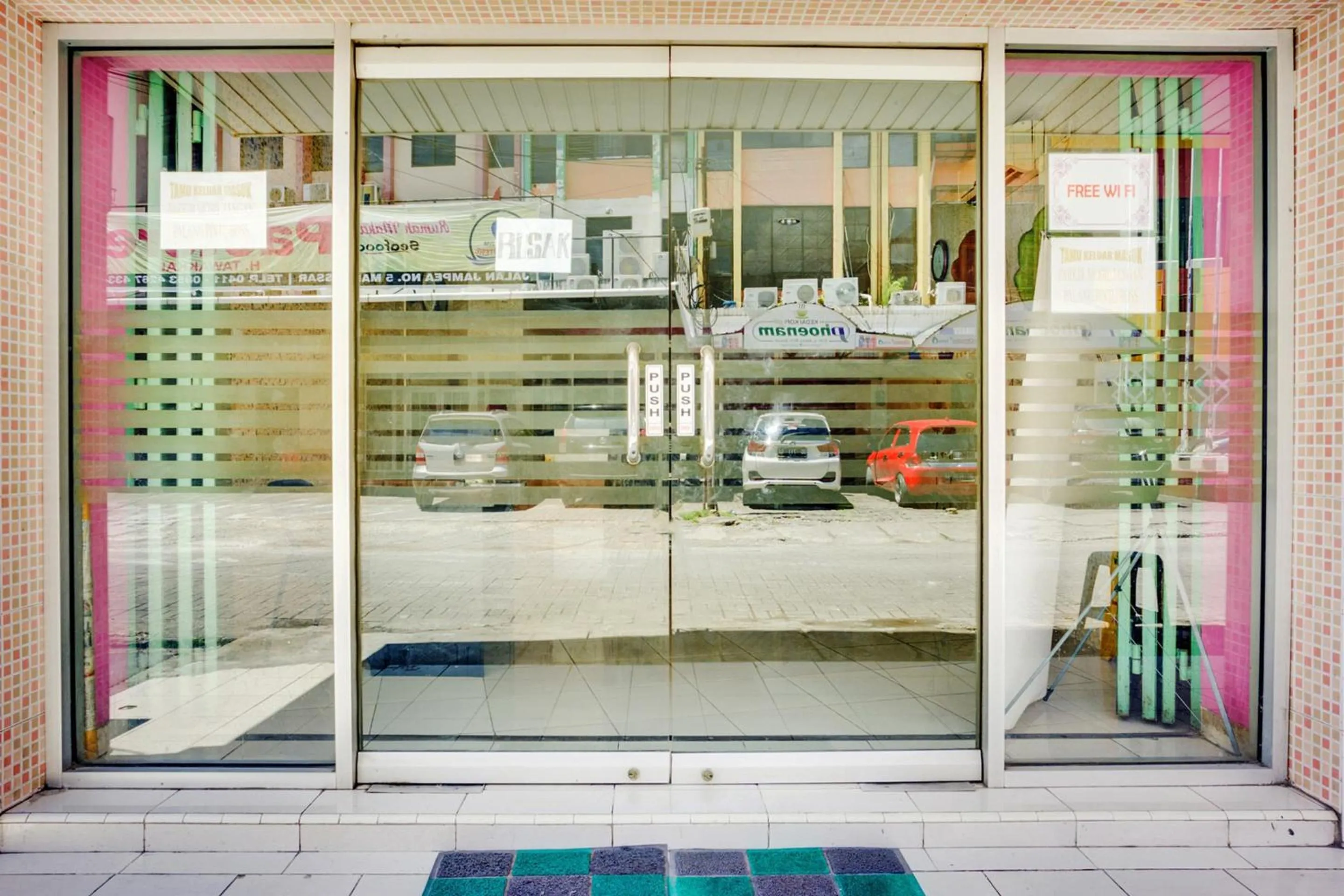 Facade/entrance in Hotel O Wisma Jampea