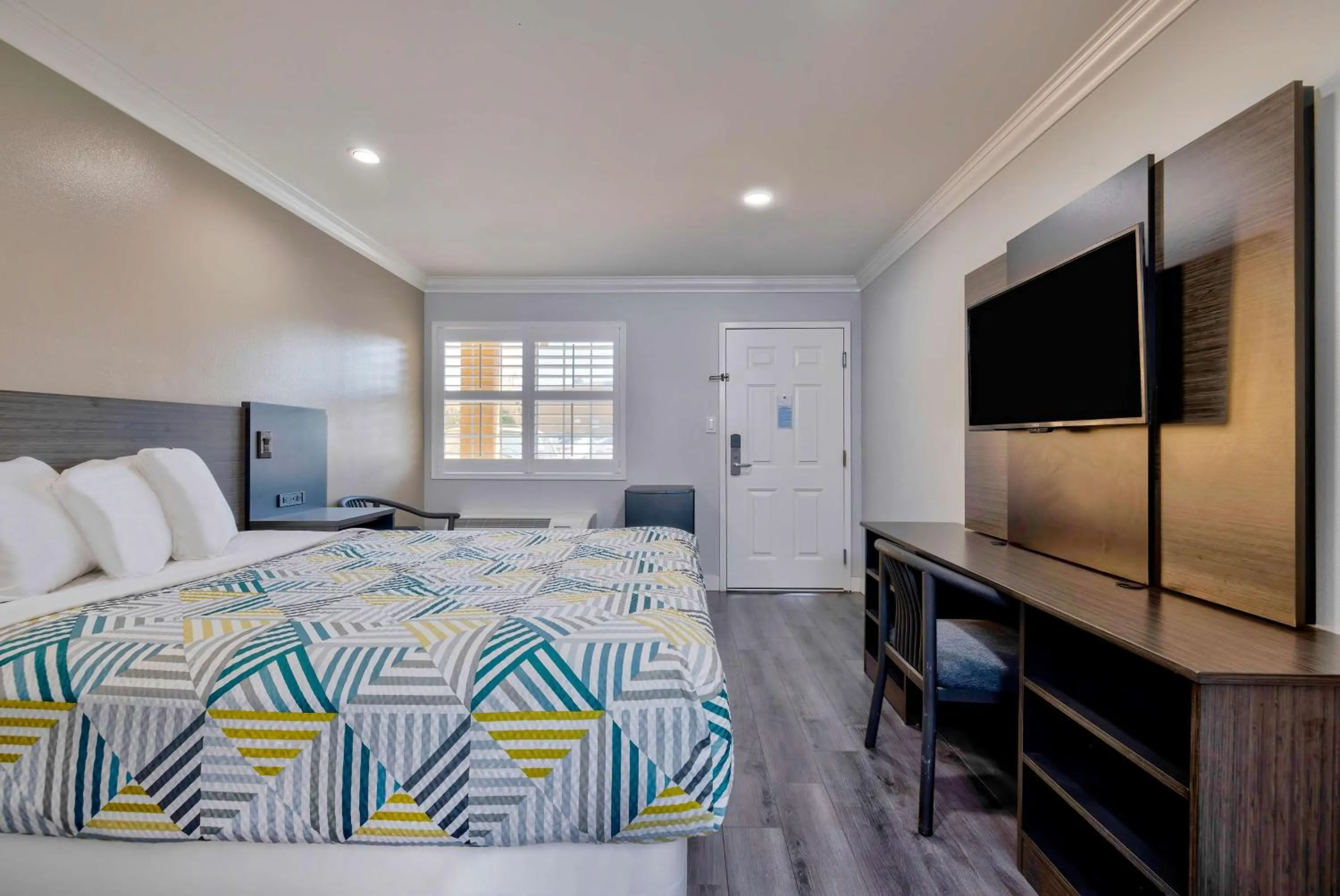 Bedroom, Bed in Motel 6 South Gate CA