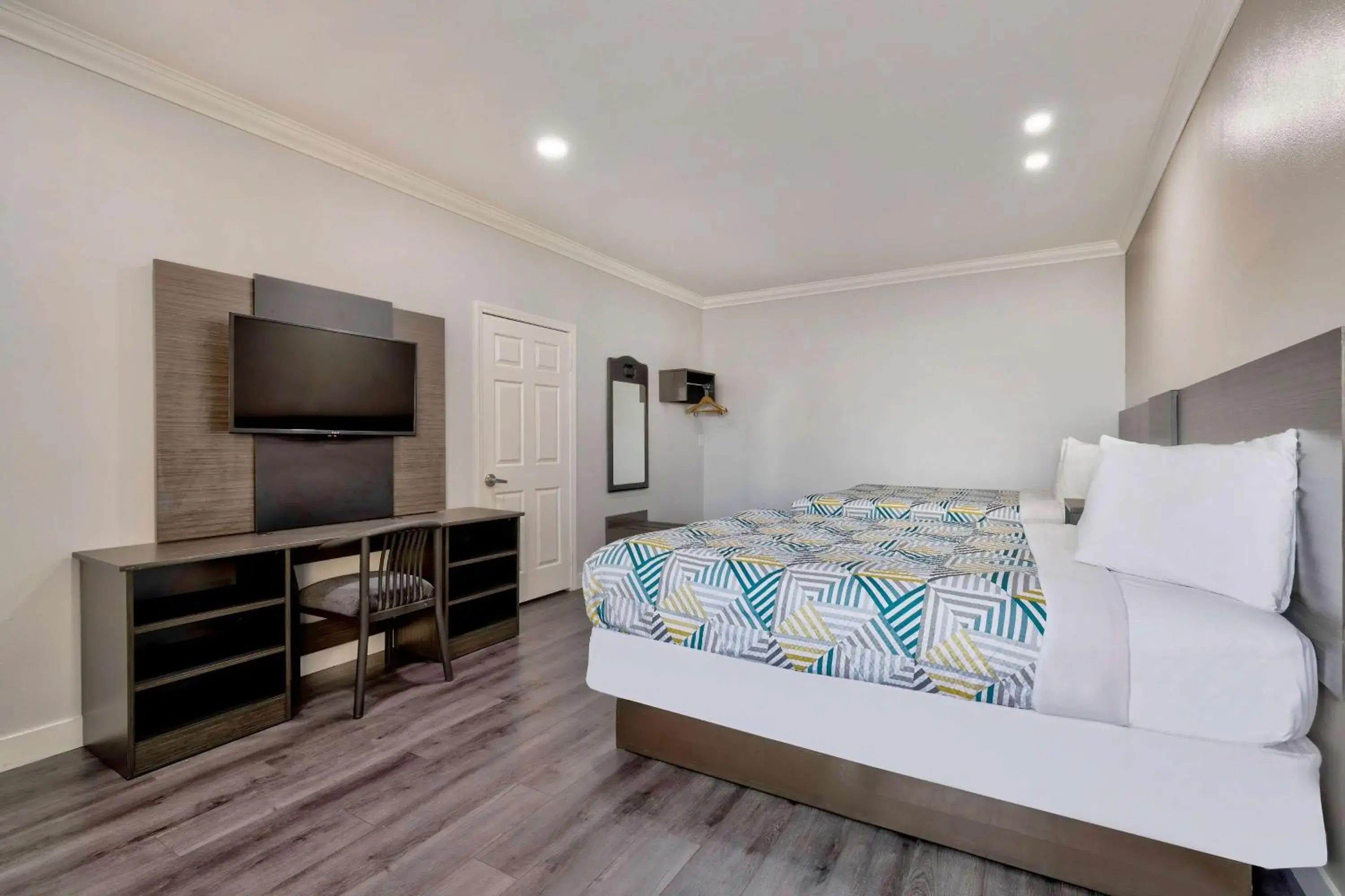 Queen Room with Two Queen Beds - Non-Smoking in Motel 6 South Gate CA Queen Room with Two Queen Beds - Non-Smoking in Motel 6 South Gate CA