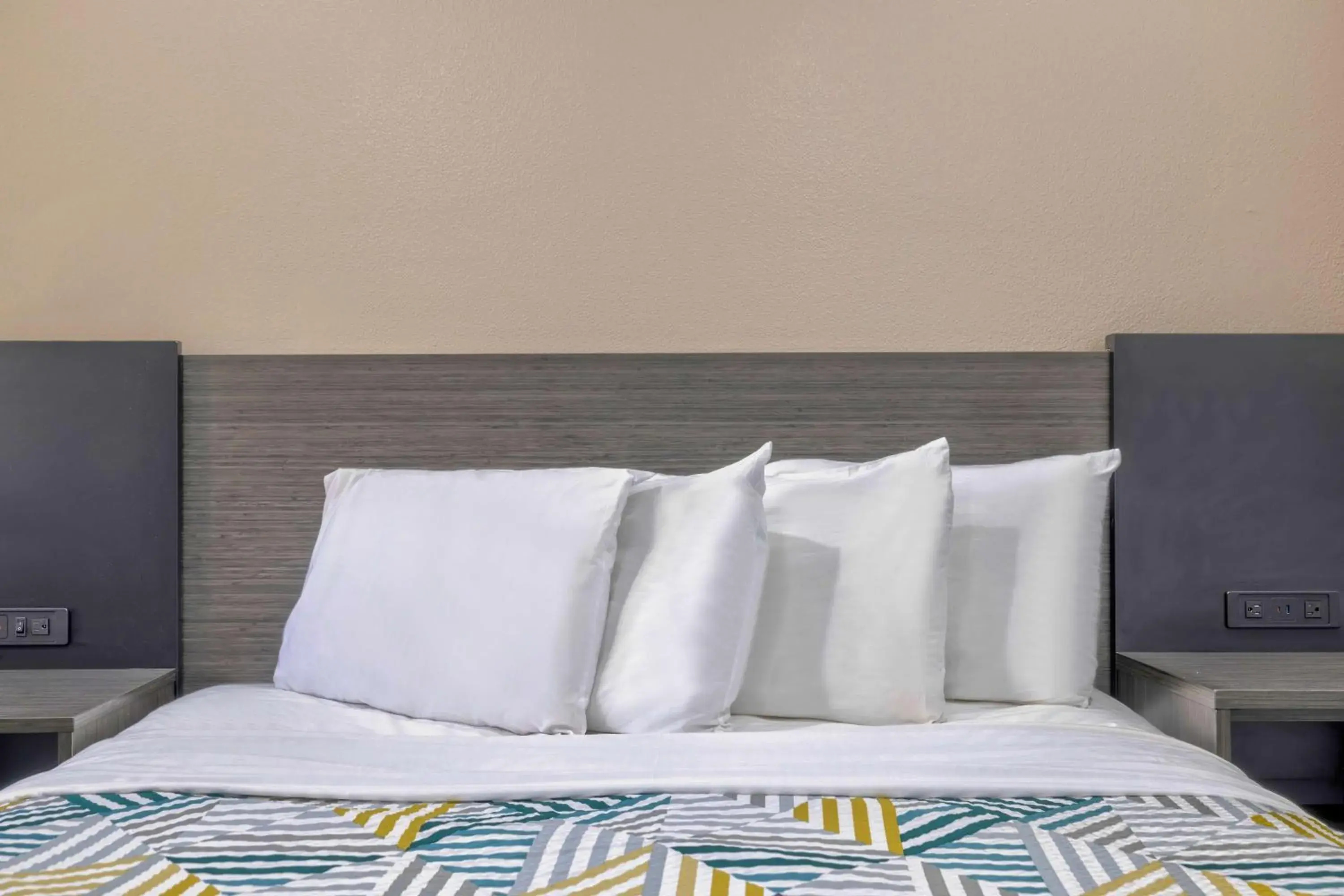 Bedroom, Bed in Motel 6 South Gate CA Bedroom, Bed in Motel 6 South Gate CA