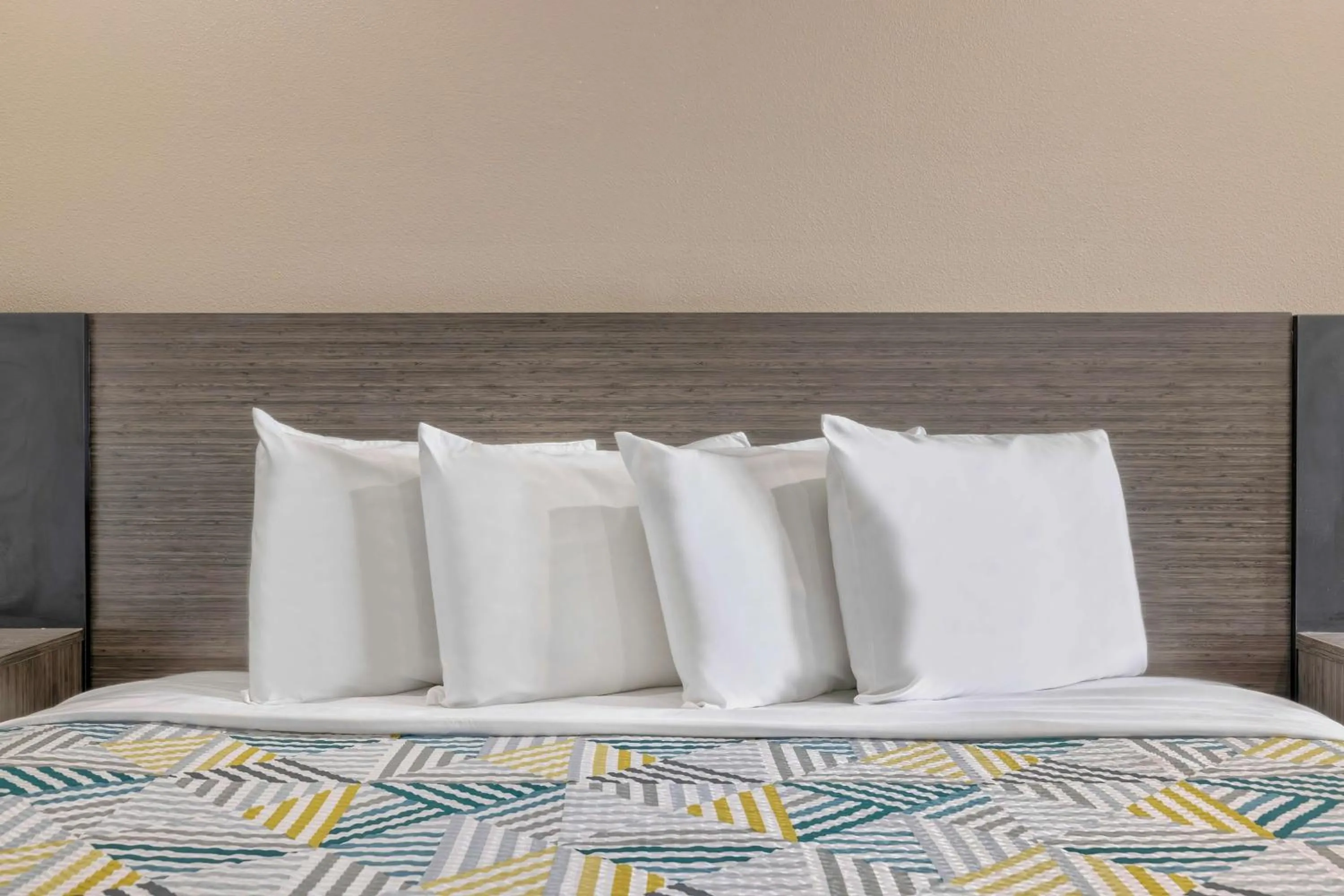 Bedroom, Bed in Motel 6 South Gate CA