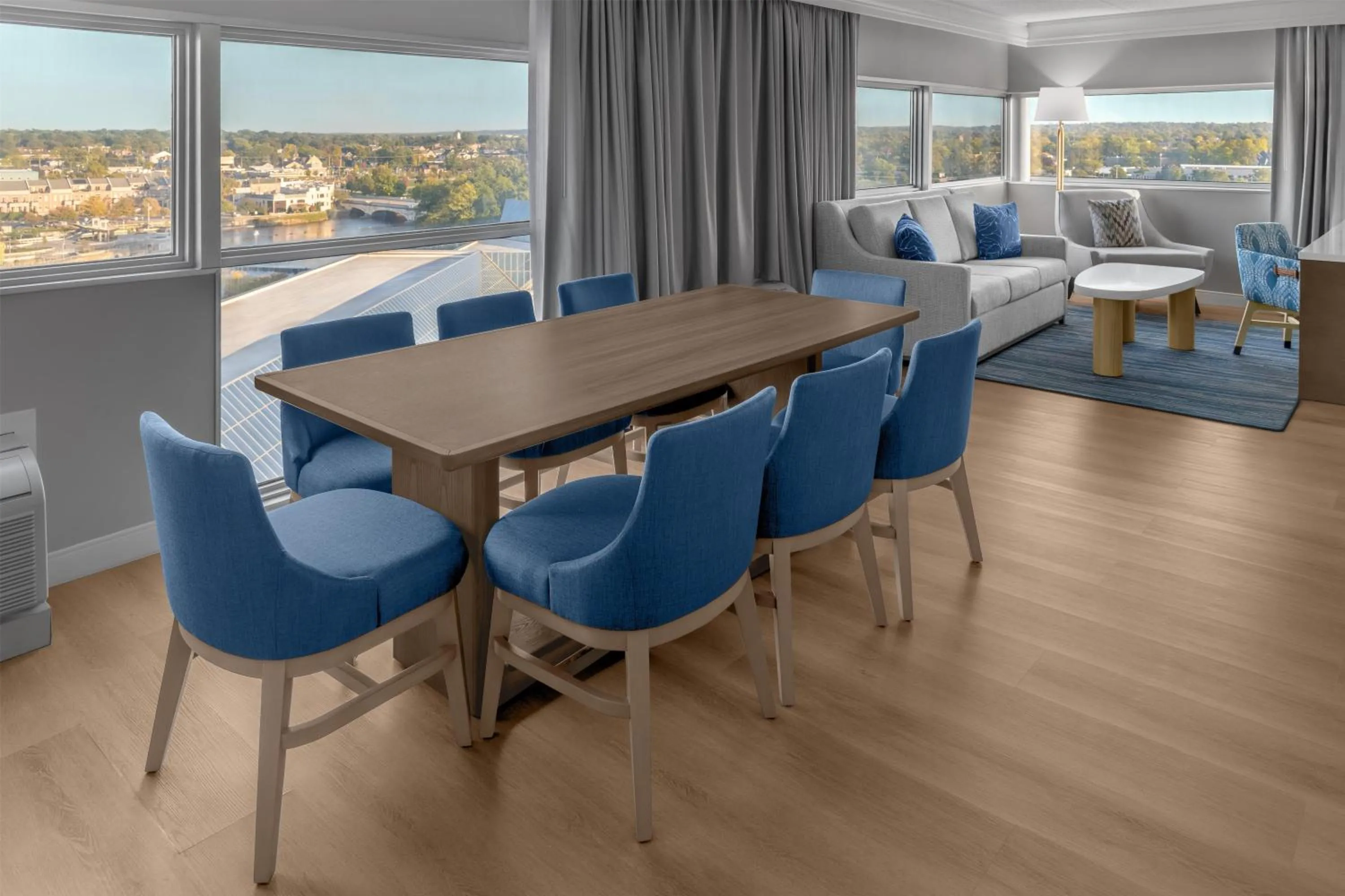 Living room in DoubleTree by Hilton Hotel South Bend