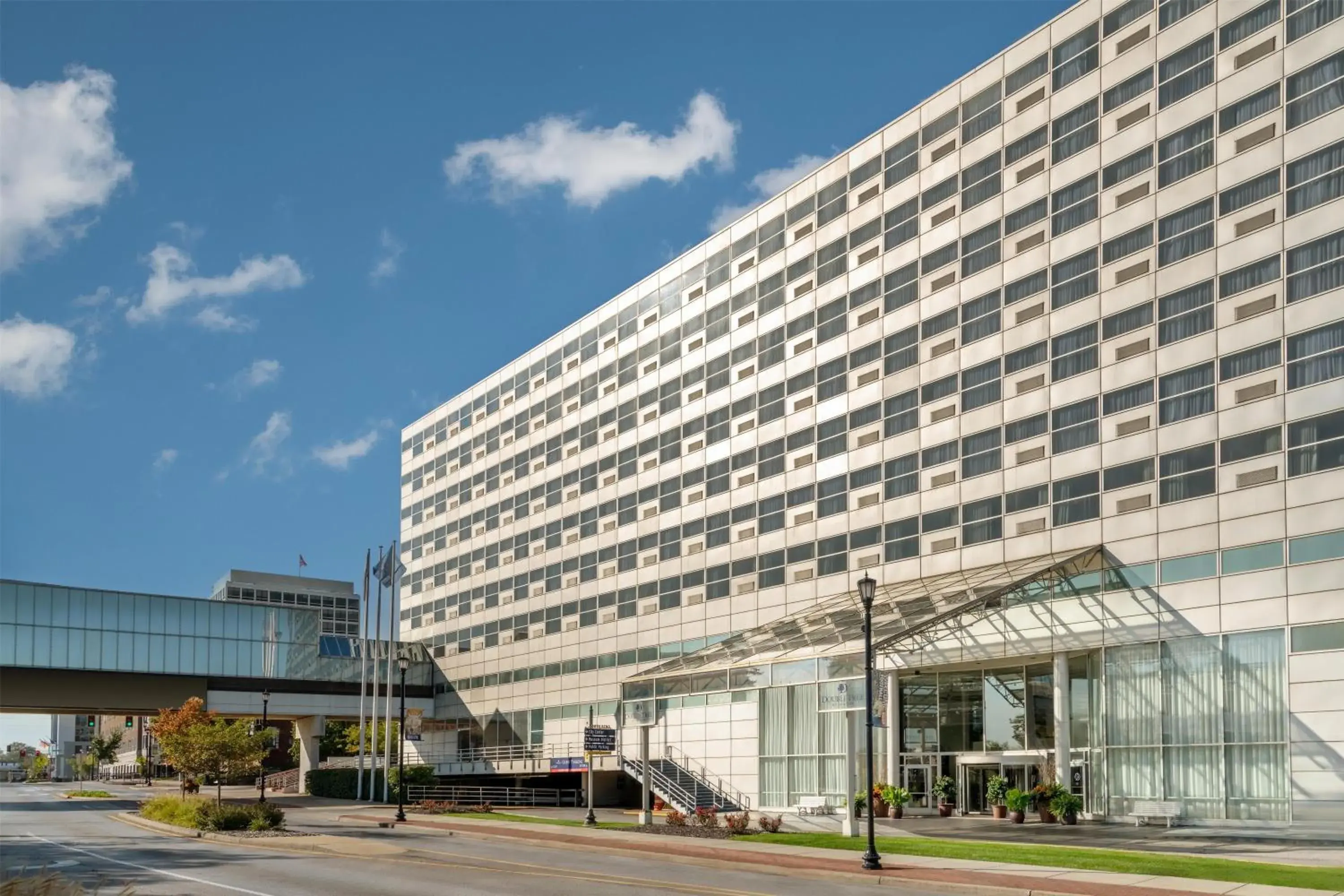 Property building in DoubleTree by Hilton Hotel South Bend Property building in DoubleTree by Hilton Hotel South Bend