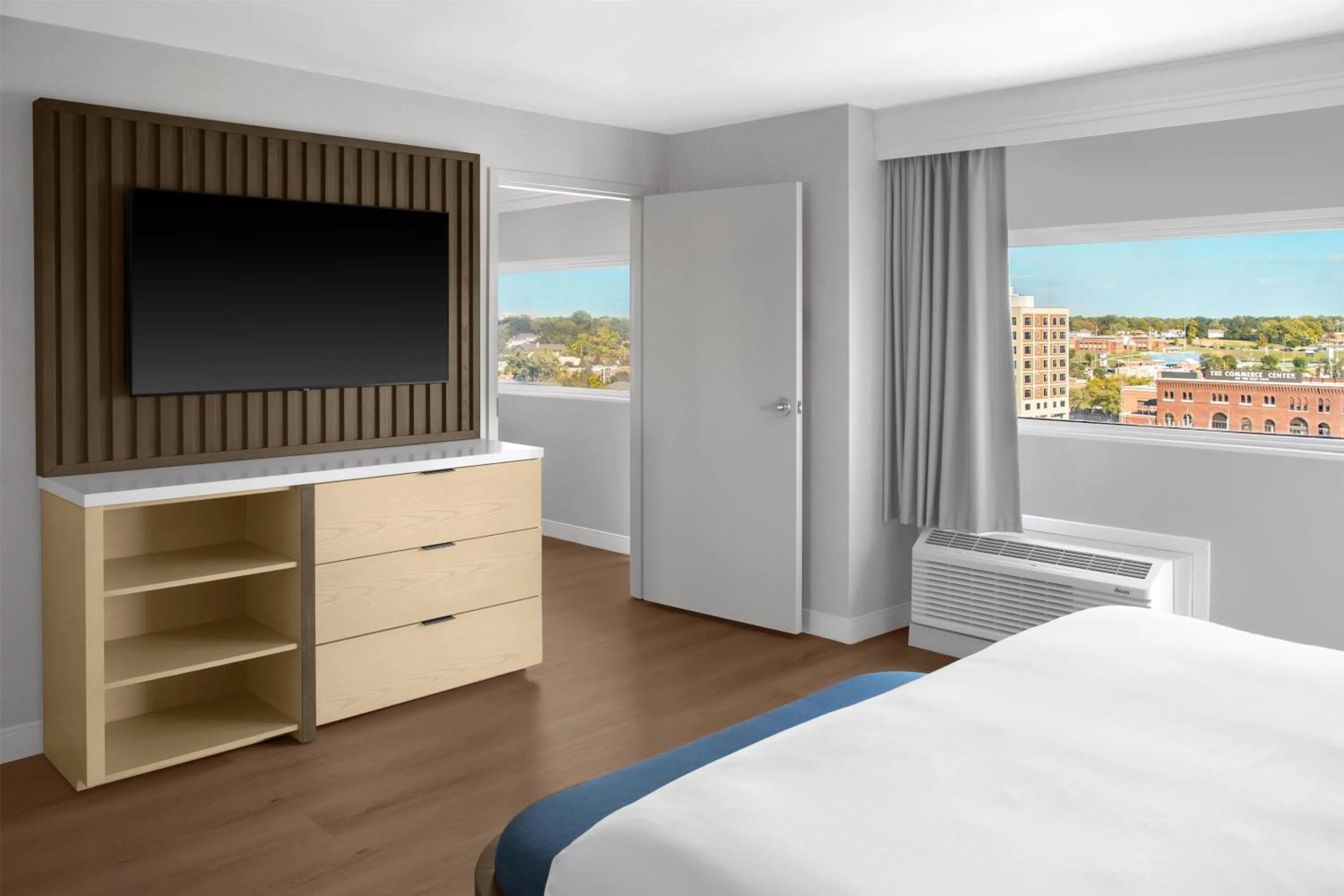 Bedroom, Bed in DoubleTree by Hilton Hotel South Bend