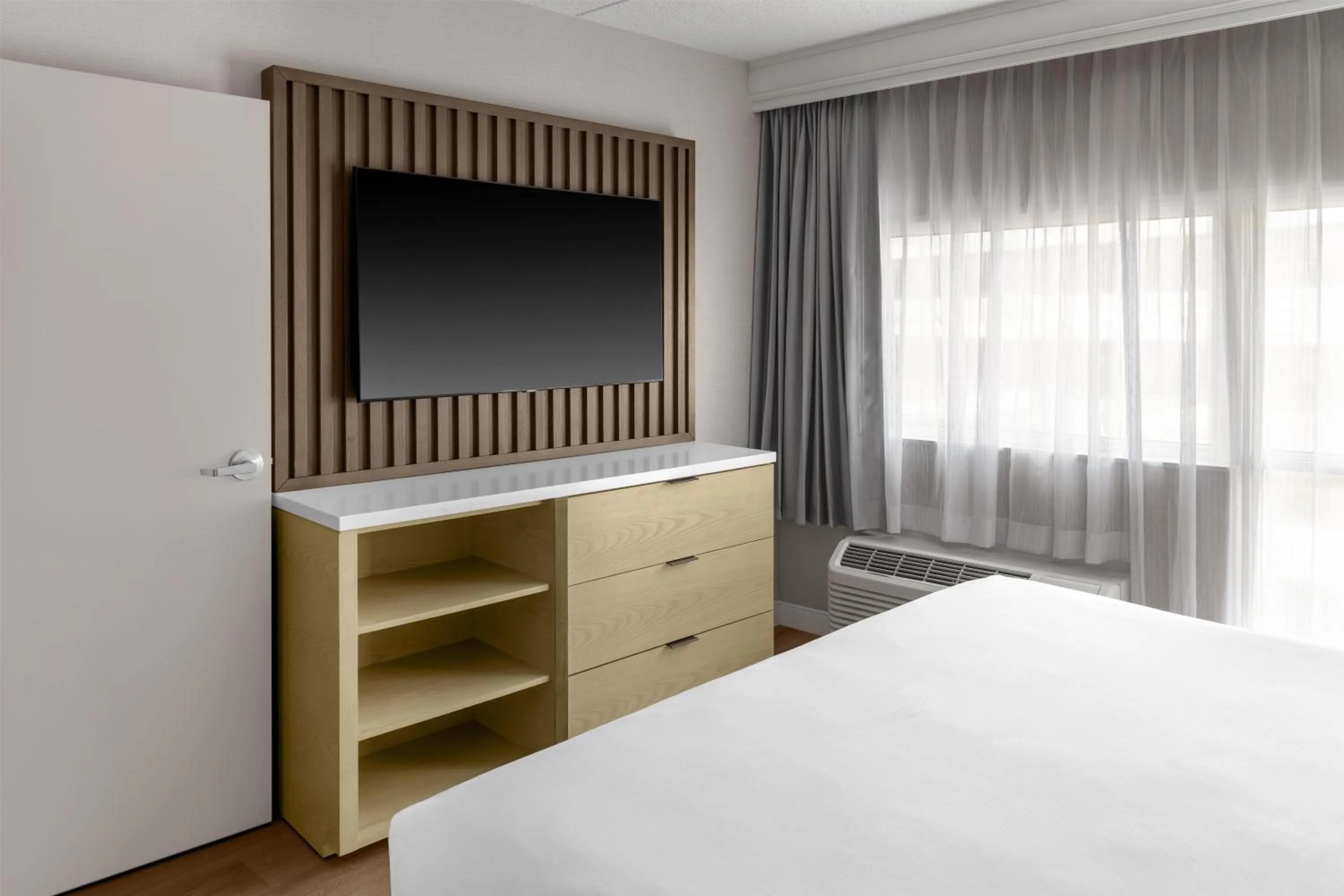 Bedroom, Bed in DoubleTree by Hilton Hotel South Bend