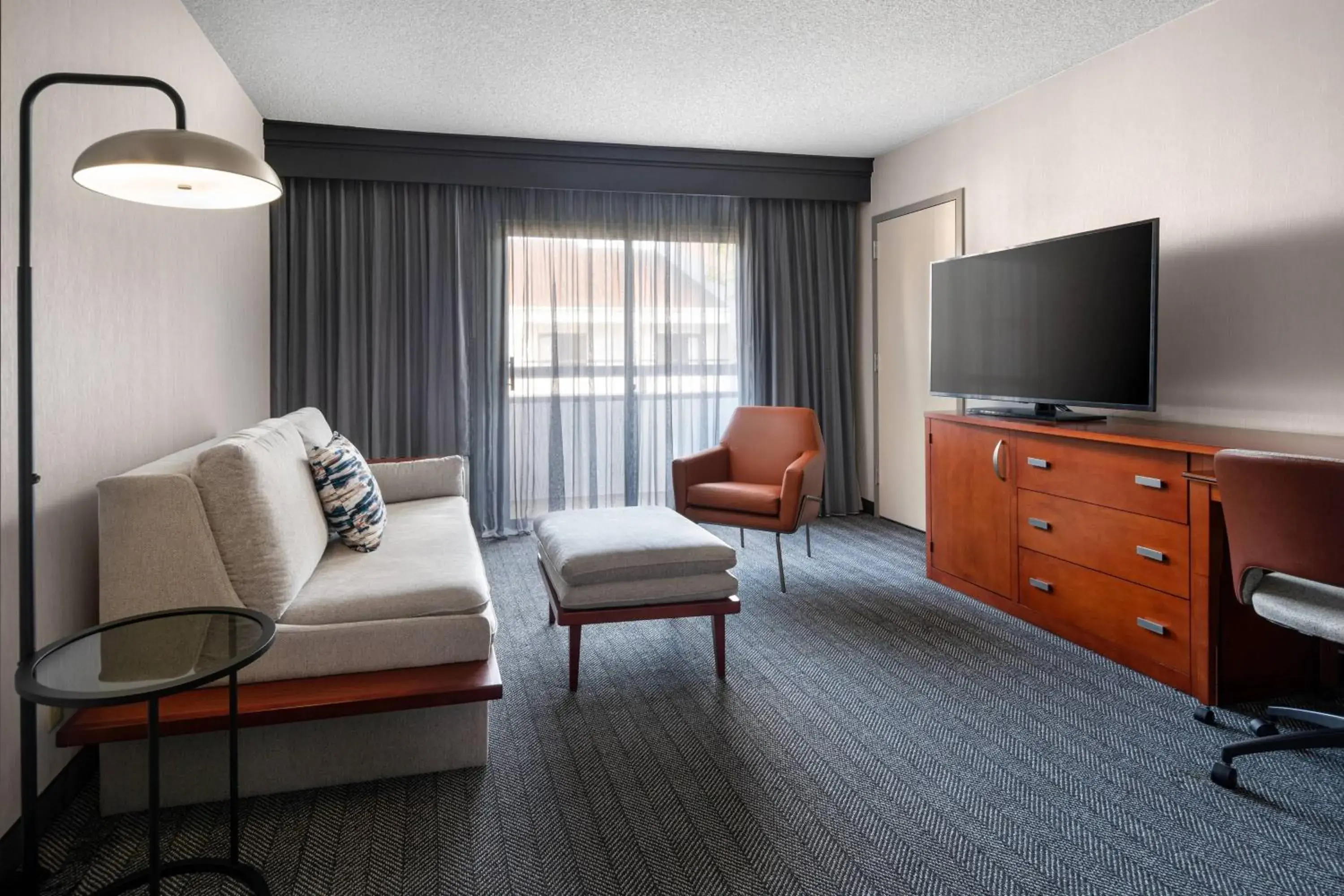 Living room in Courtyard Seattle Southcenter Living room in Courtyard Seattle Southcenter