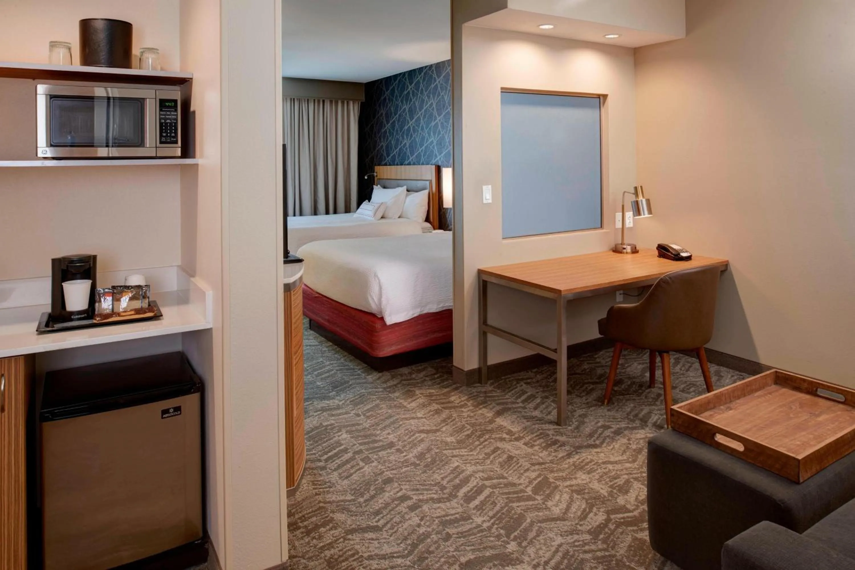 Bedroom, Bed in SpringHill Suites St. Louis Brentwood