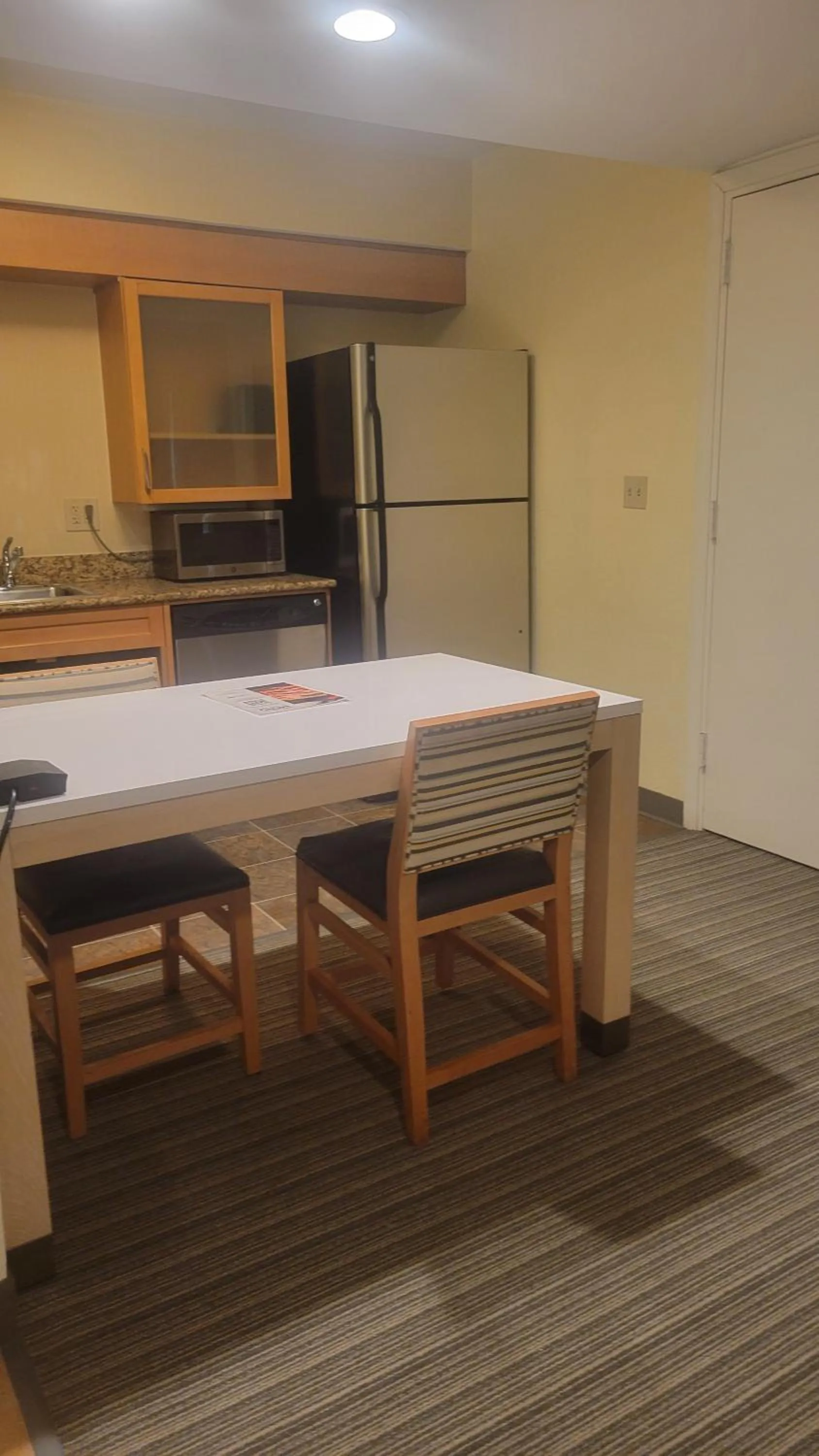 Kitchen or kitchenette in Sonesta ES Suites St. Louis - Chesterfield