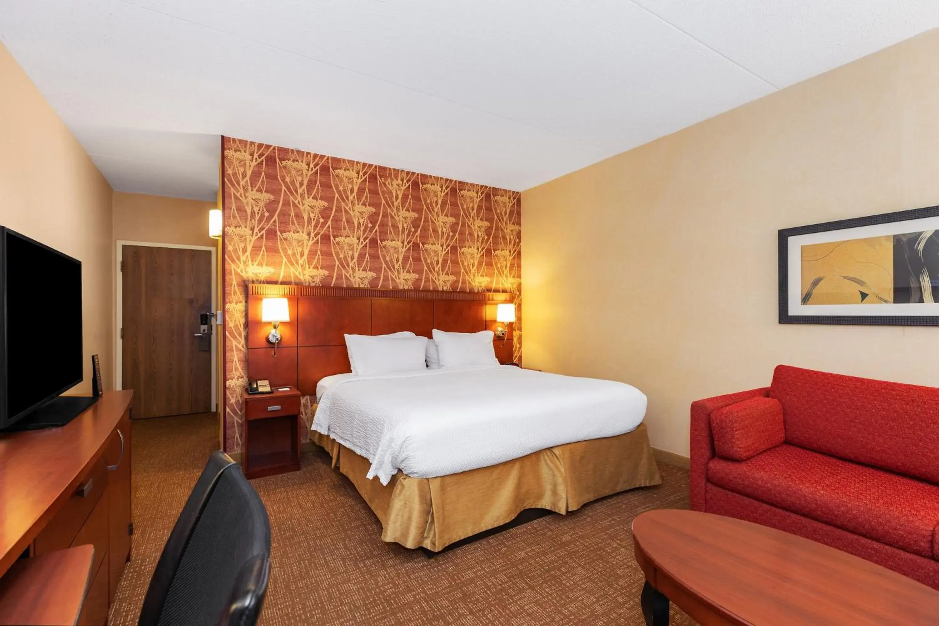 King Room with Sofa Bed in Courtyard Toledo Airport Holland King Room with Sofa Bed in Courtyard Toledo Airport Holland